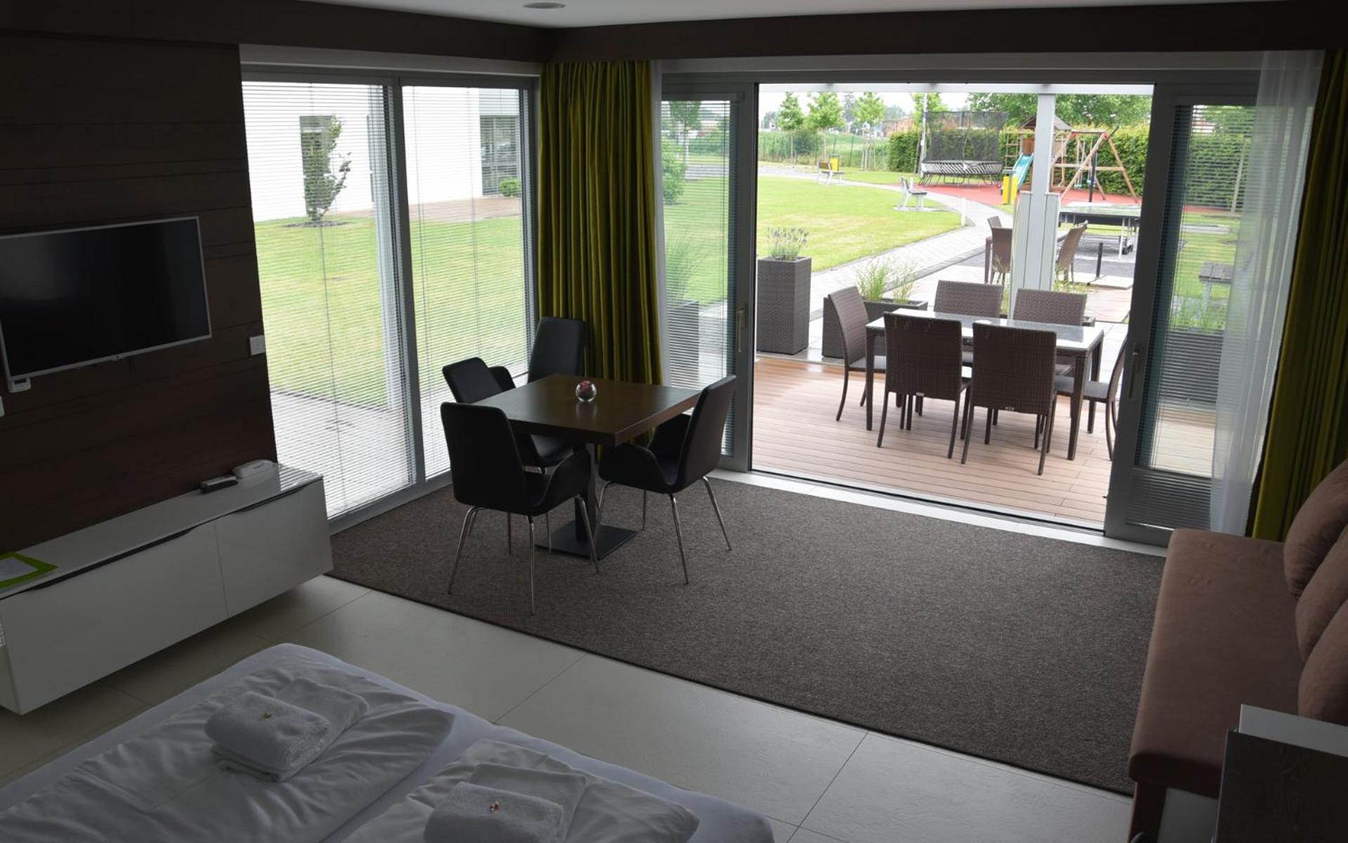 Bungalow with Garden View - Photo 7