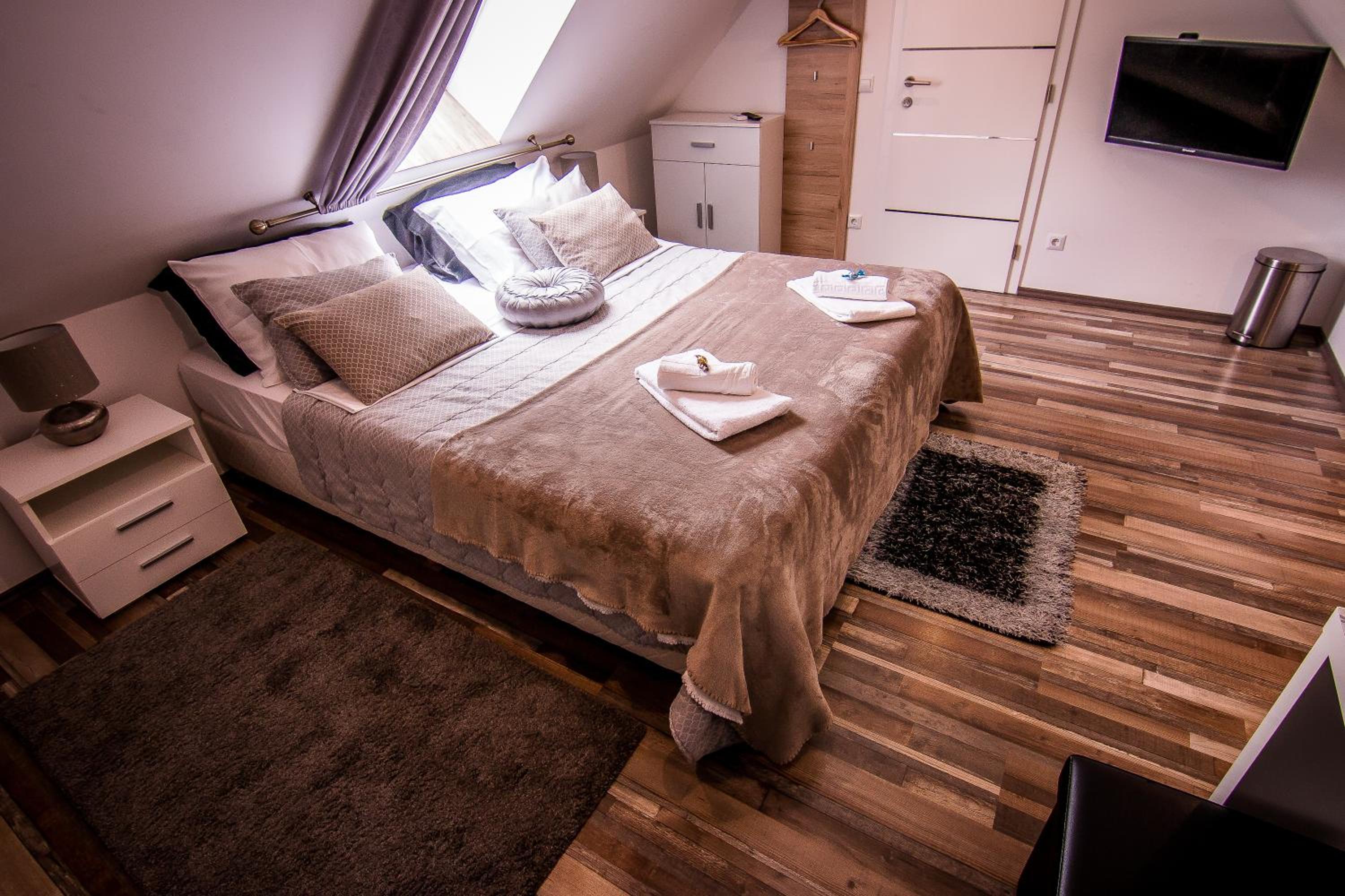 Standard Family Room - Photo 3