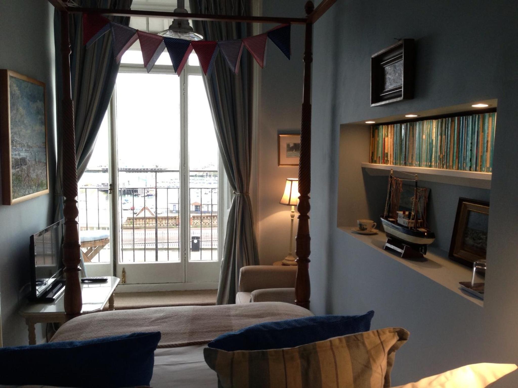 Double Room with Balcony and Sea View - Photo 1