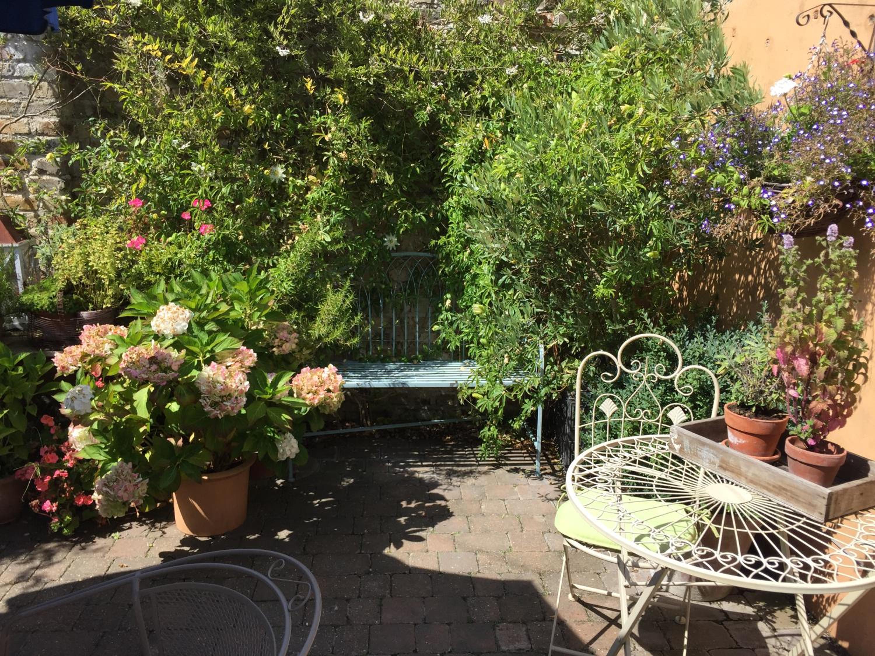 Twin Room with Garden View - Photo 3
