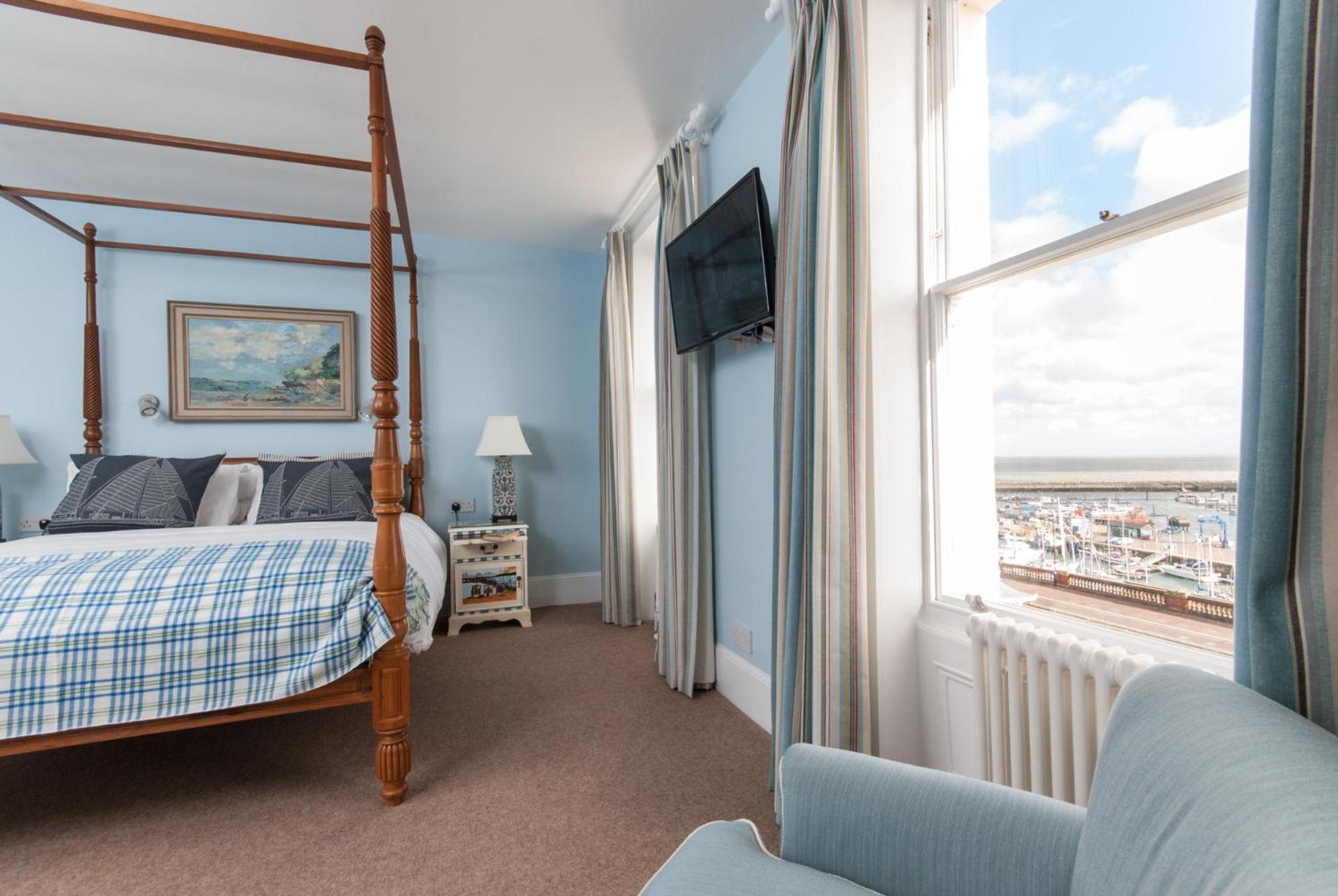 Deluxe Suite with Sea View photo 2