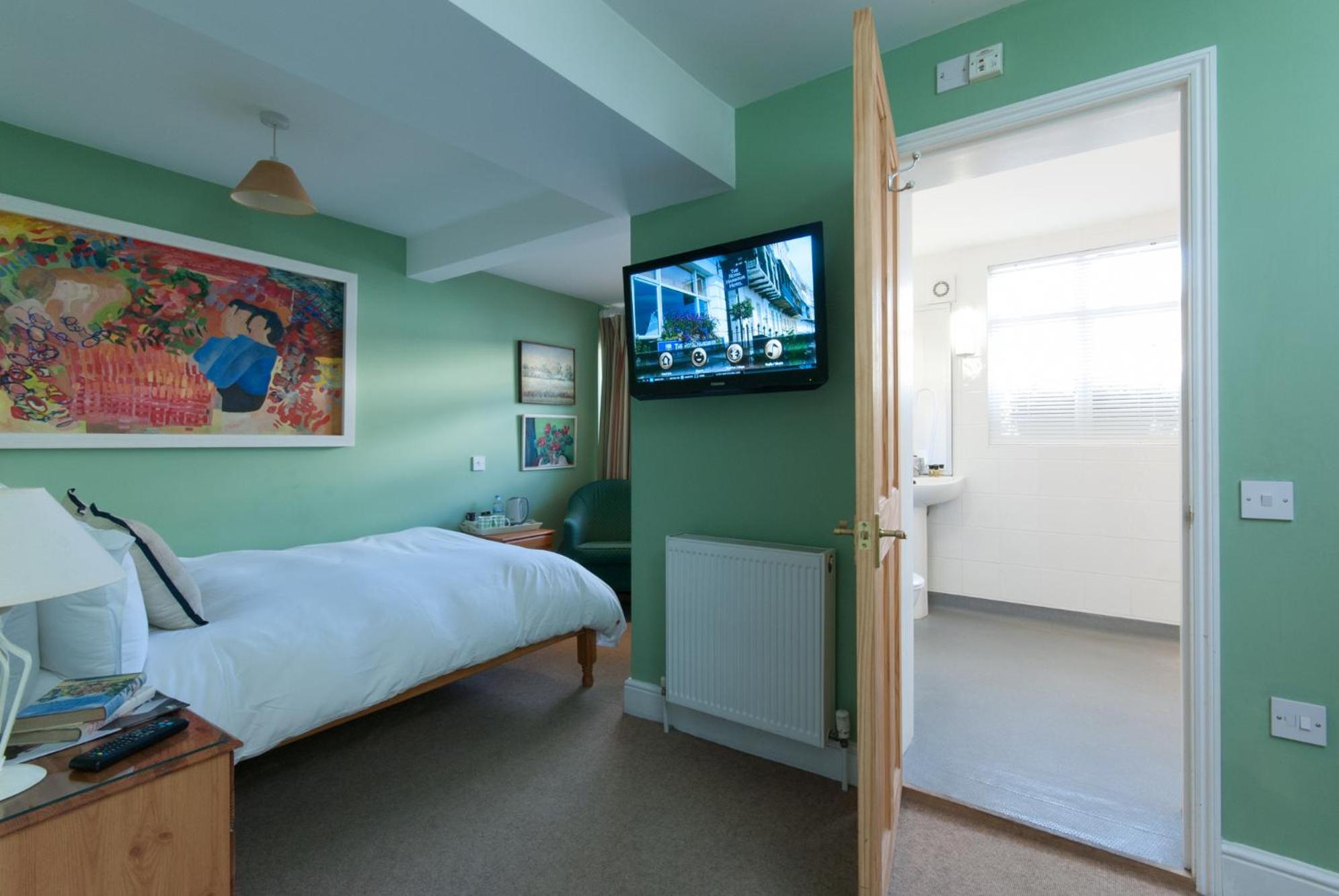 Twin Room - Disability Access photo 2