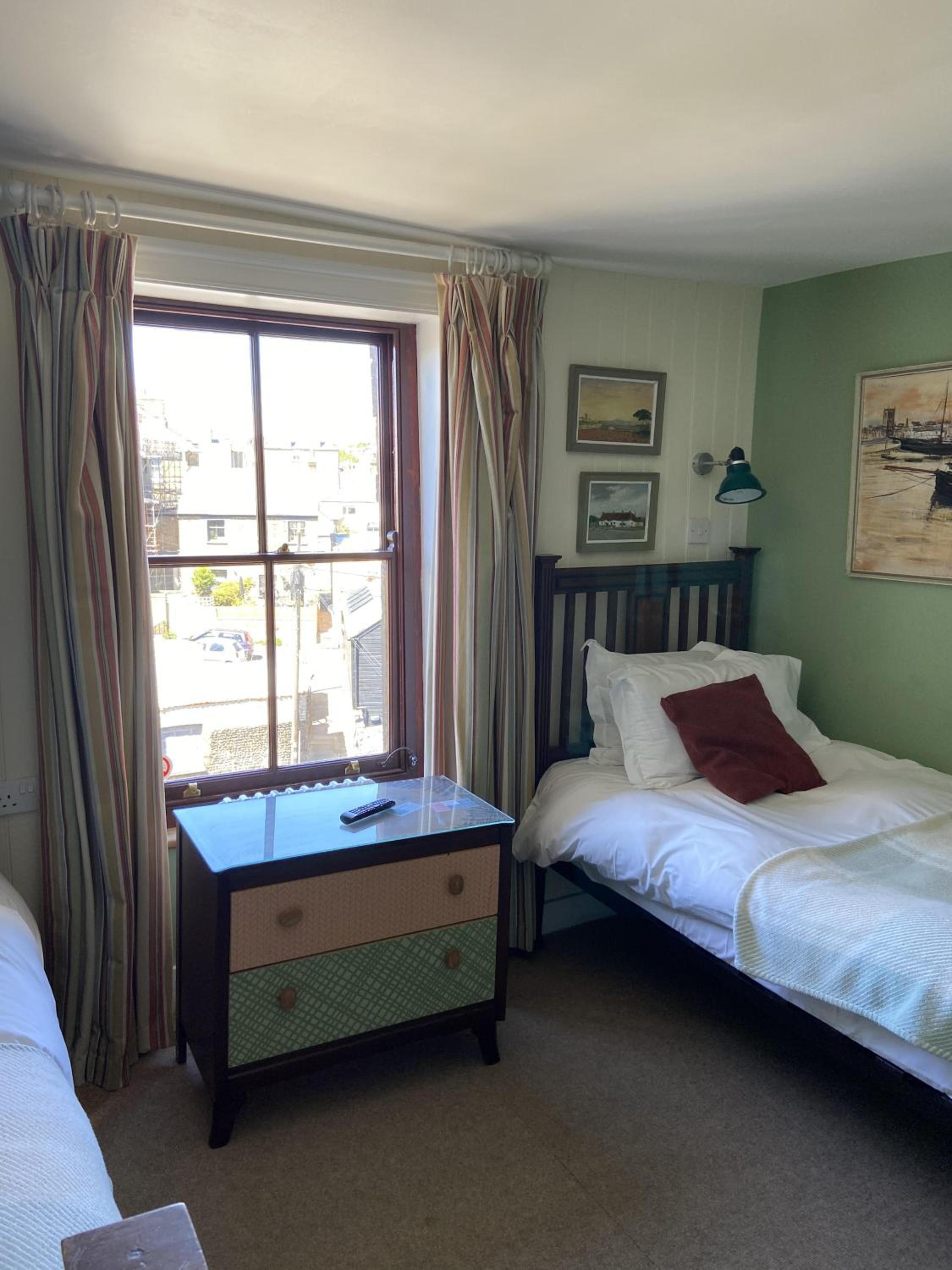 Twin Room with Garden View - Photo 4