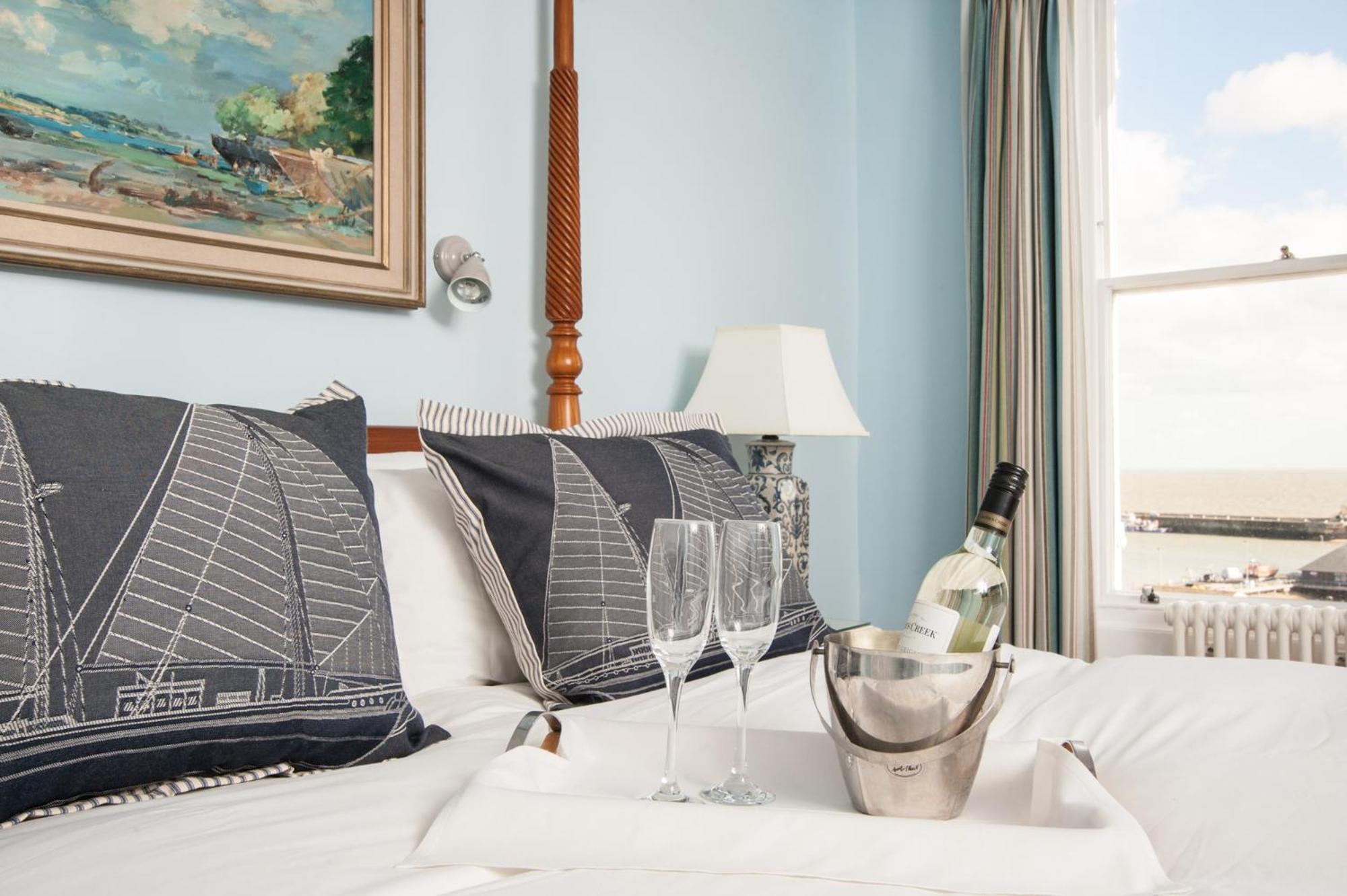Deluxe Suite with Sea View photo 3