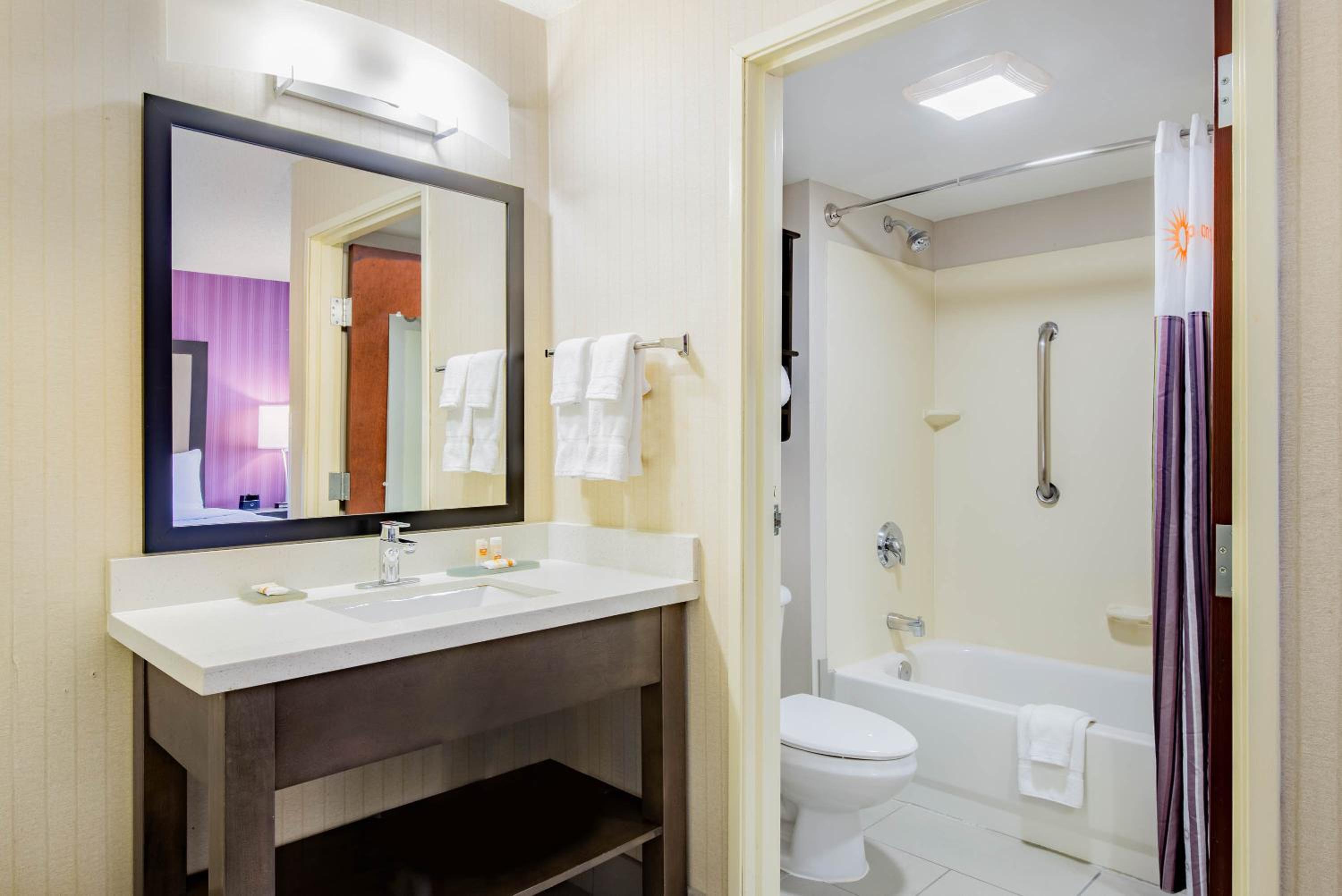 King Studio Suite - Non-Smoking - Photo 6
