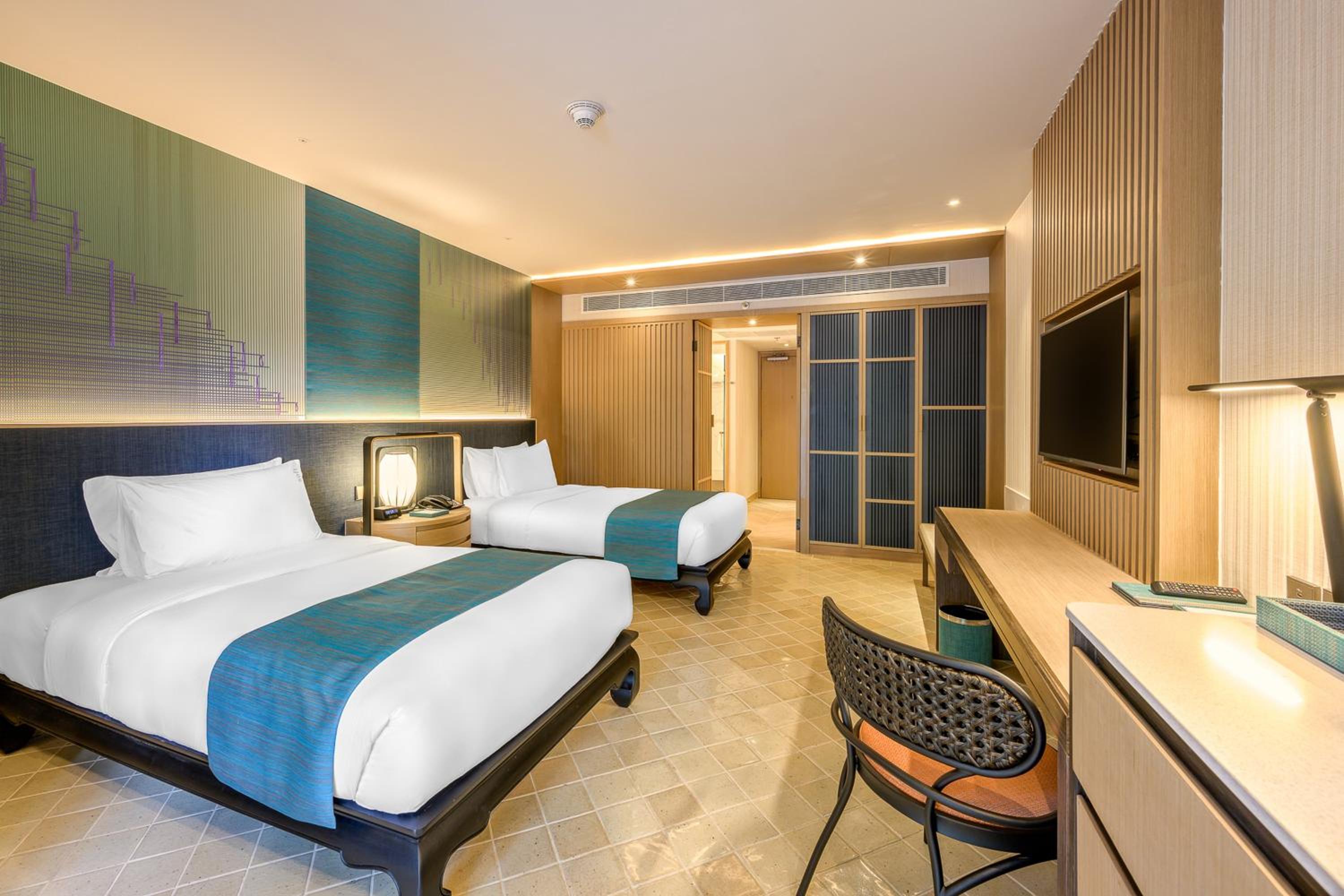 Premium Twin Room with Balcony and Pool View - Photo 9