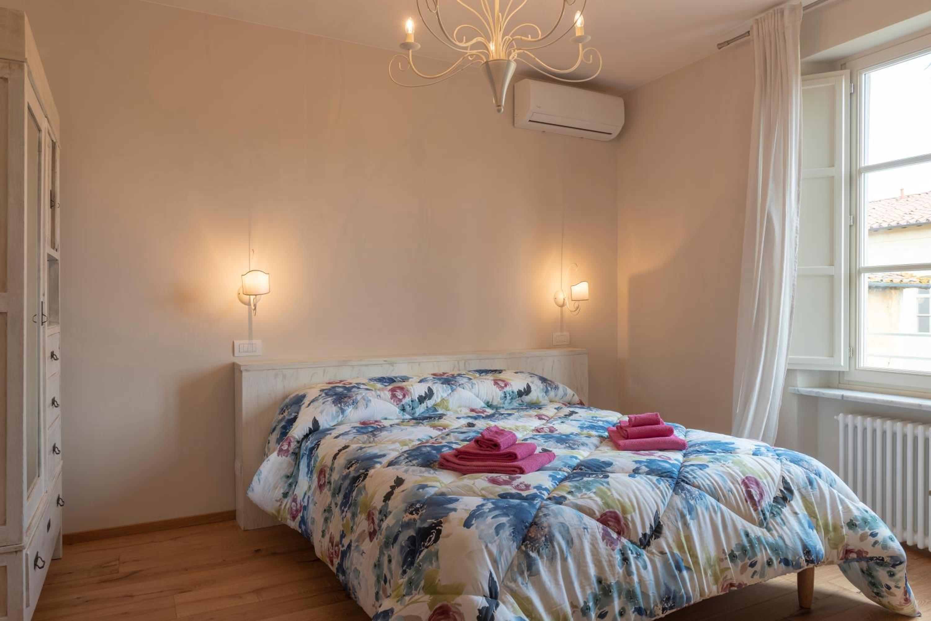 Double Room with Private Bathroom - Photo 1
