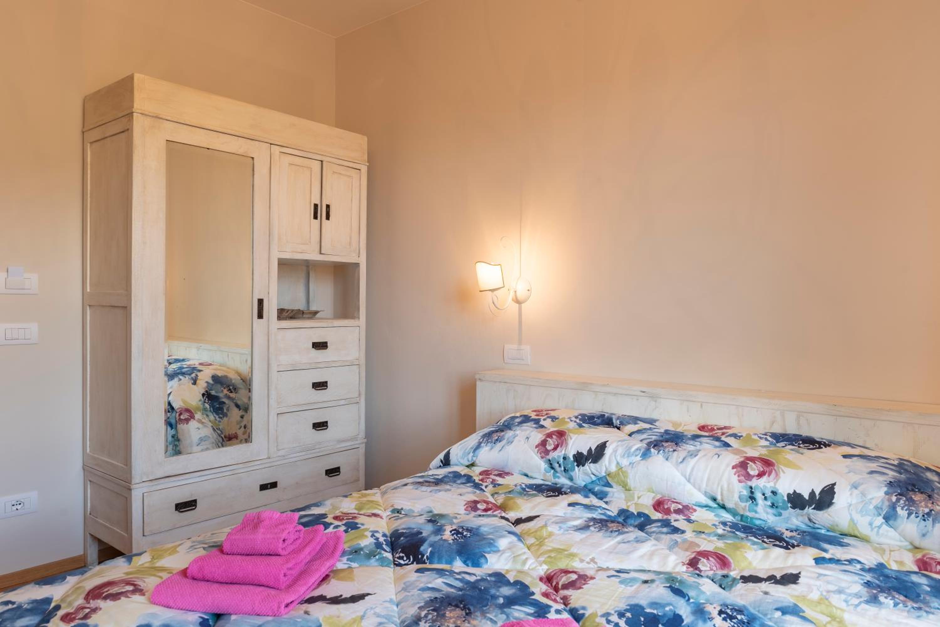 Double Room with Private Bathroom - Photo 7