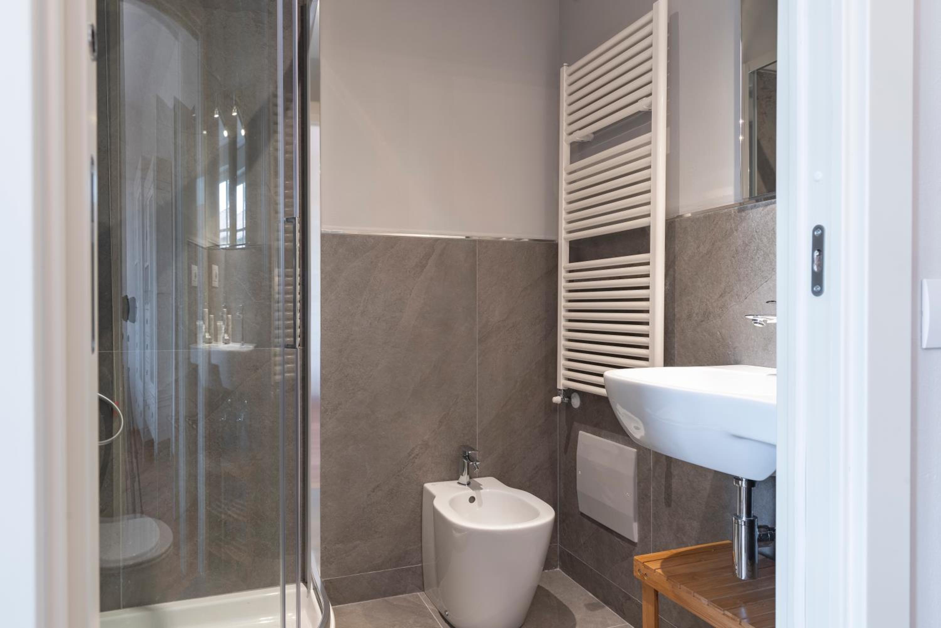 Double Room with Private Bathroom - Photo 5