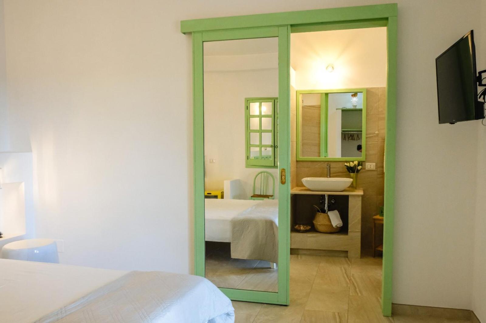Deluxe Double Room with Sea View photo 3