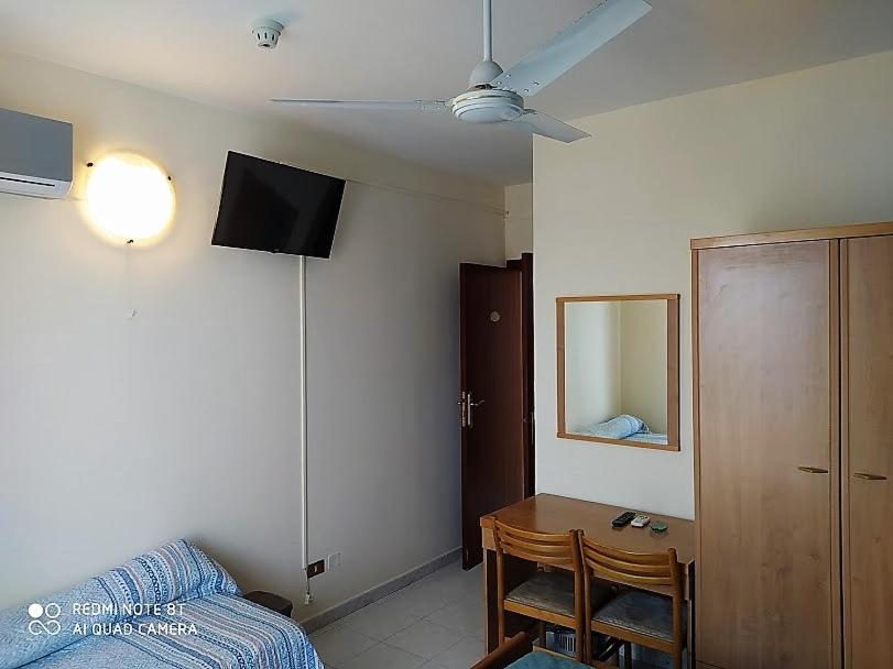 Double Room - Photo 7