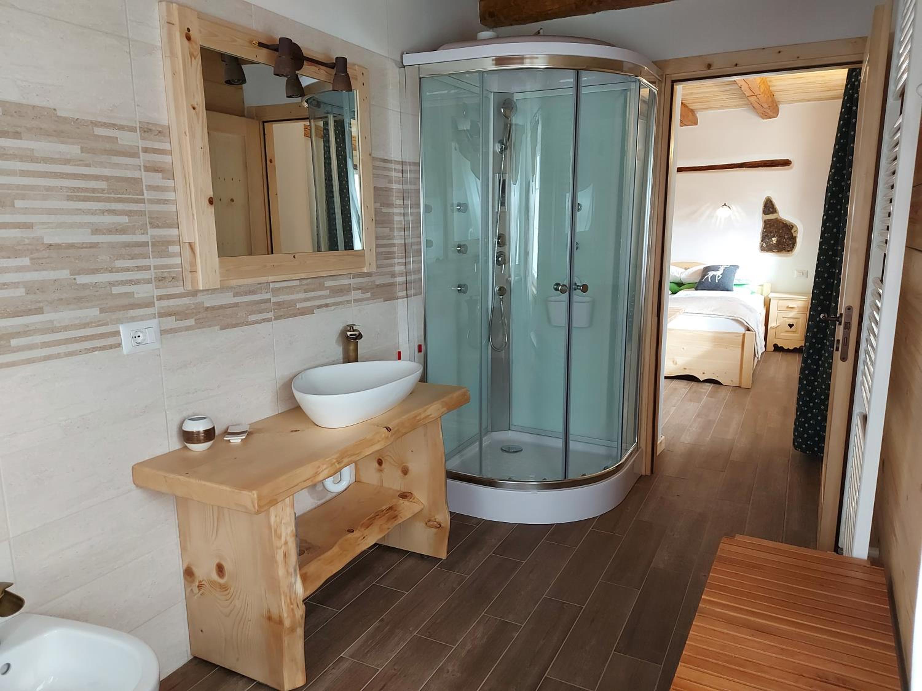 Double Room with Private Bathroom - Photo 7
