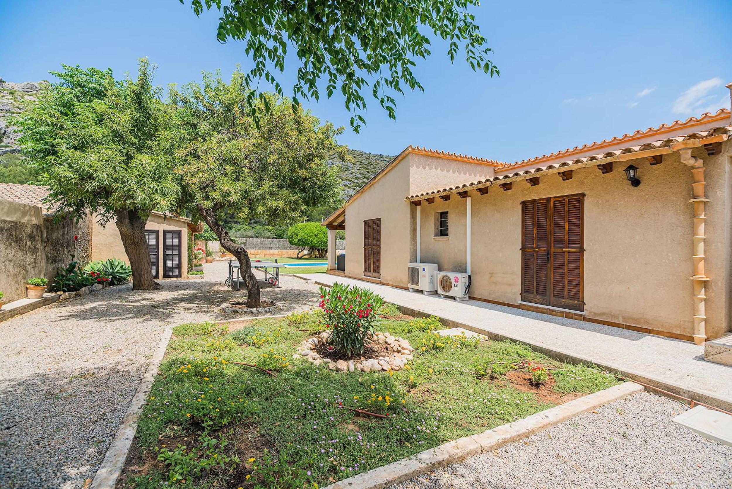 Villa photo 3