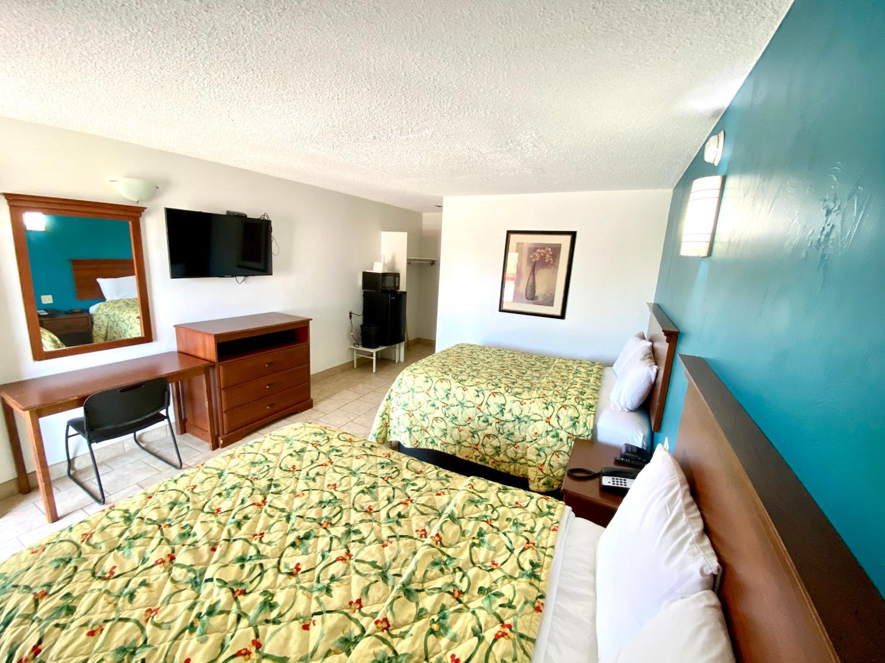 Double Room with Two Beds - Non-Smoking photo 1