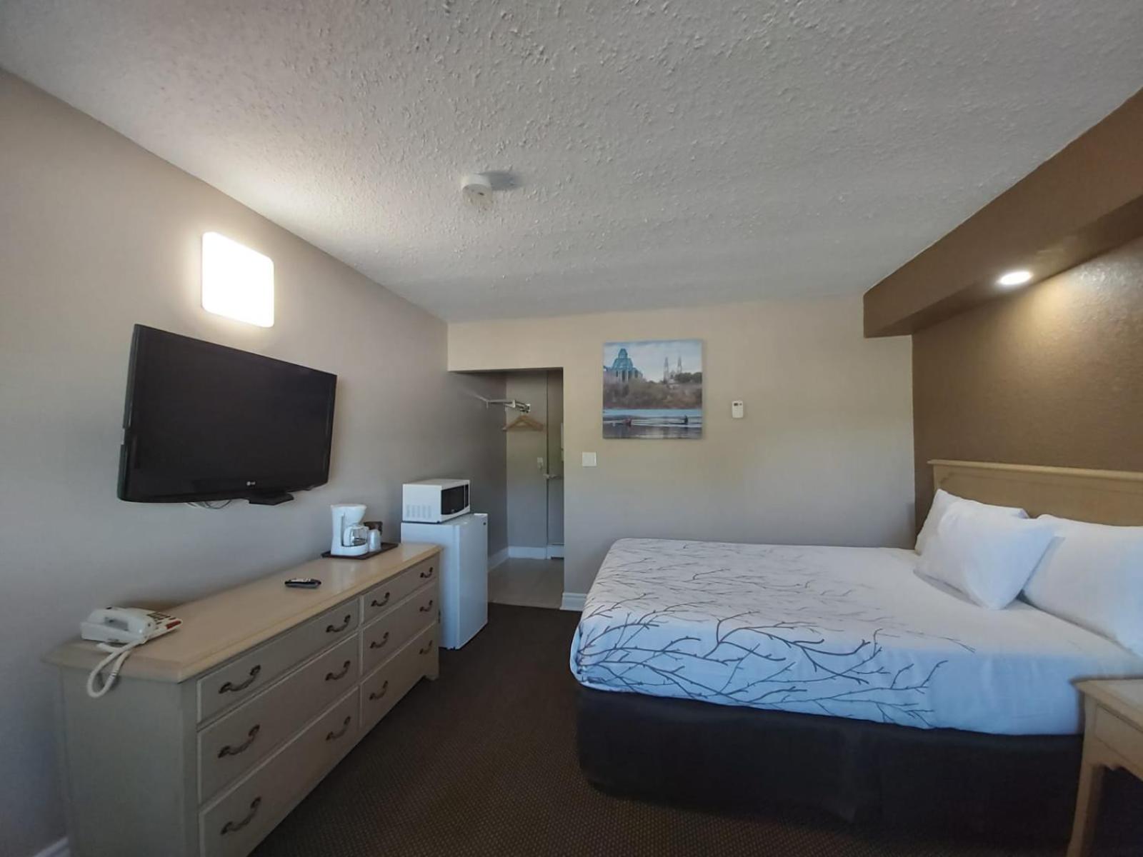 Standard Queen Room