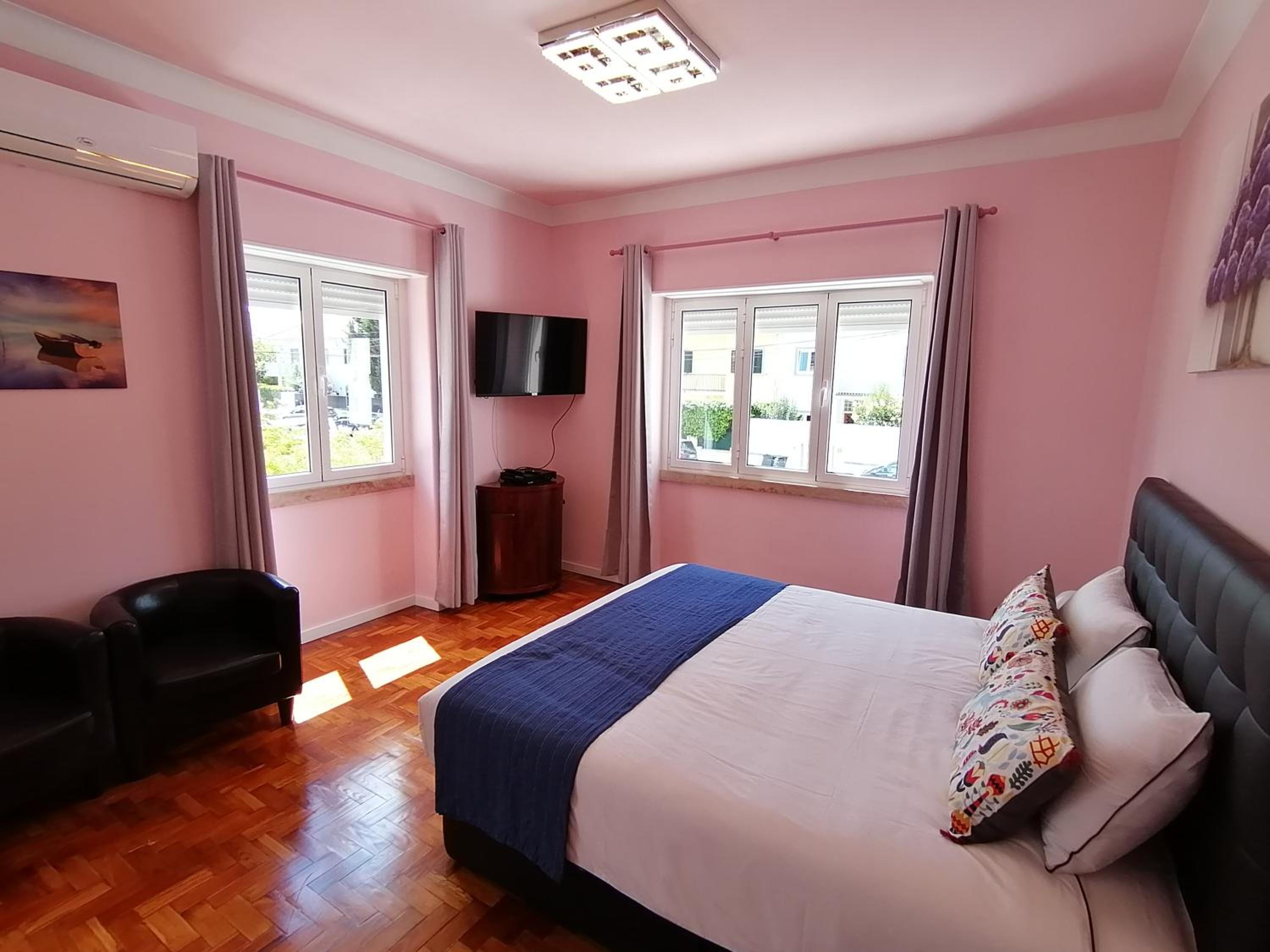 Superior King Room - Photo 2