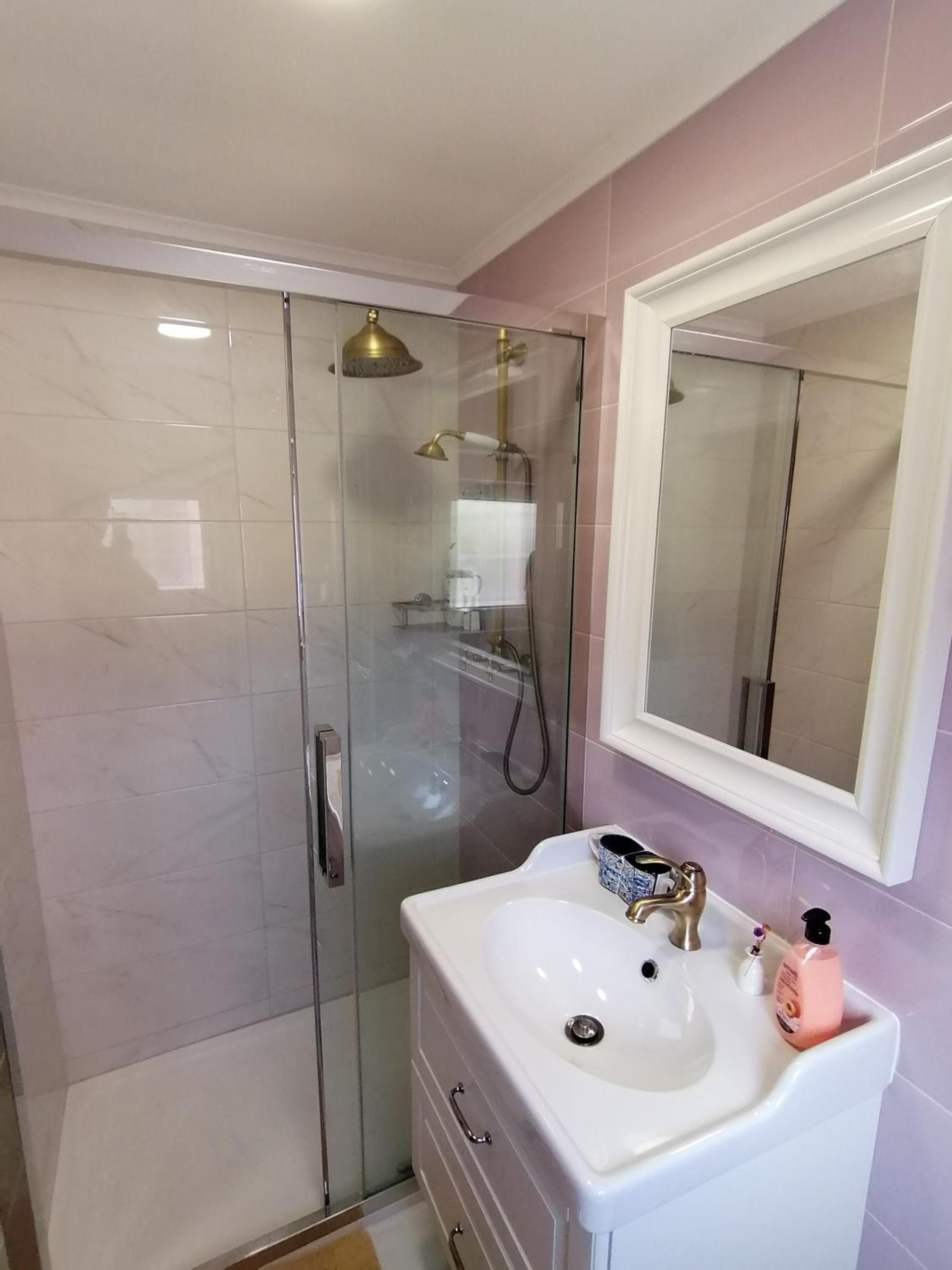 Superior King Room - Photo 5