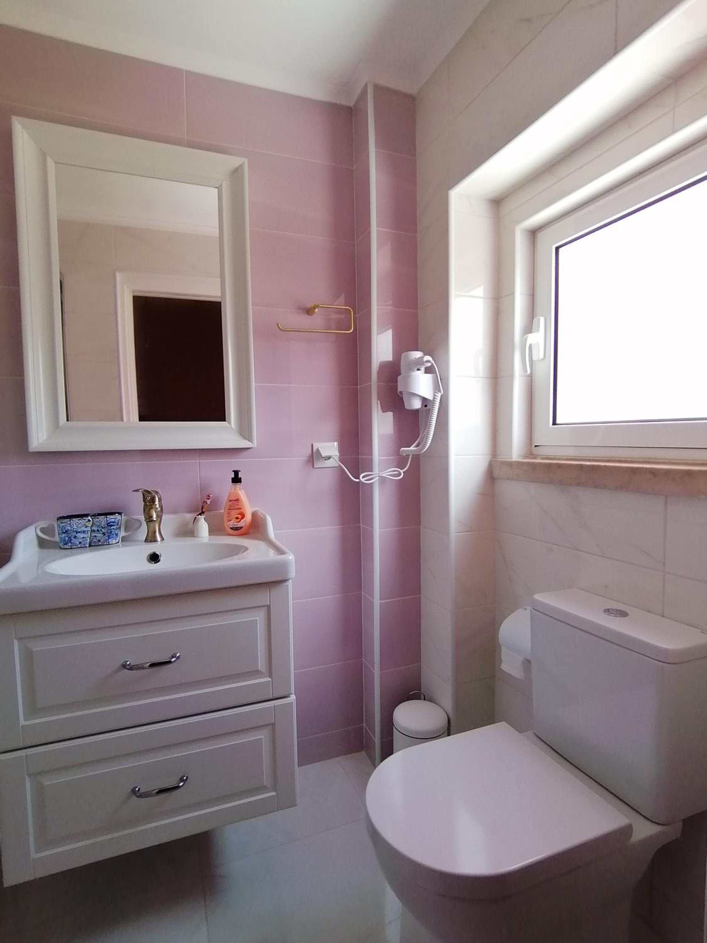 Superior King Room - Photo 4