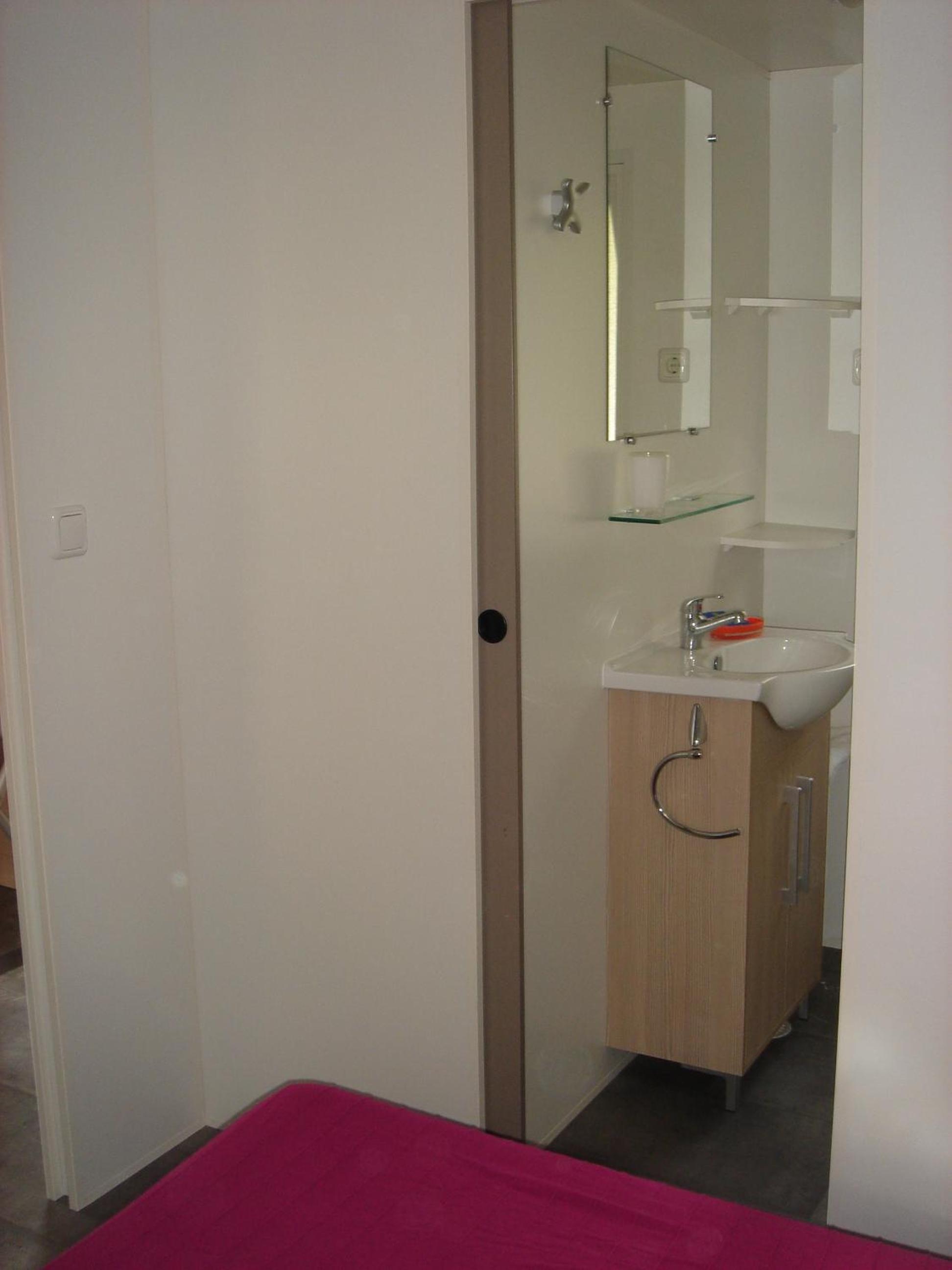 One-Bedroom Mobile Home (2 Adults) photo 3