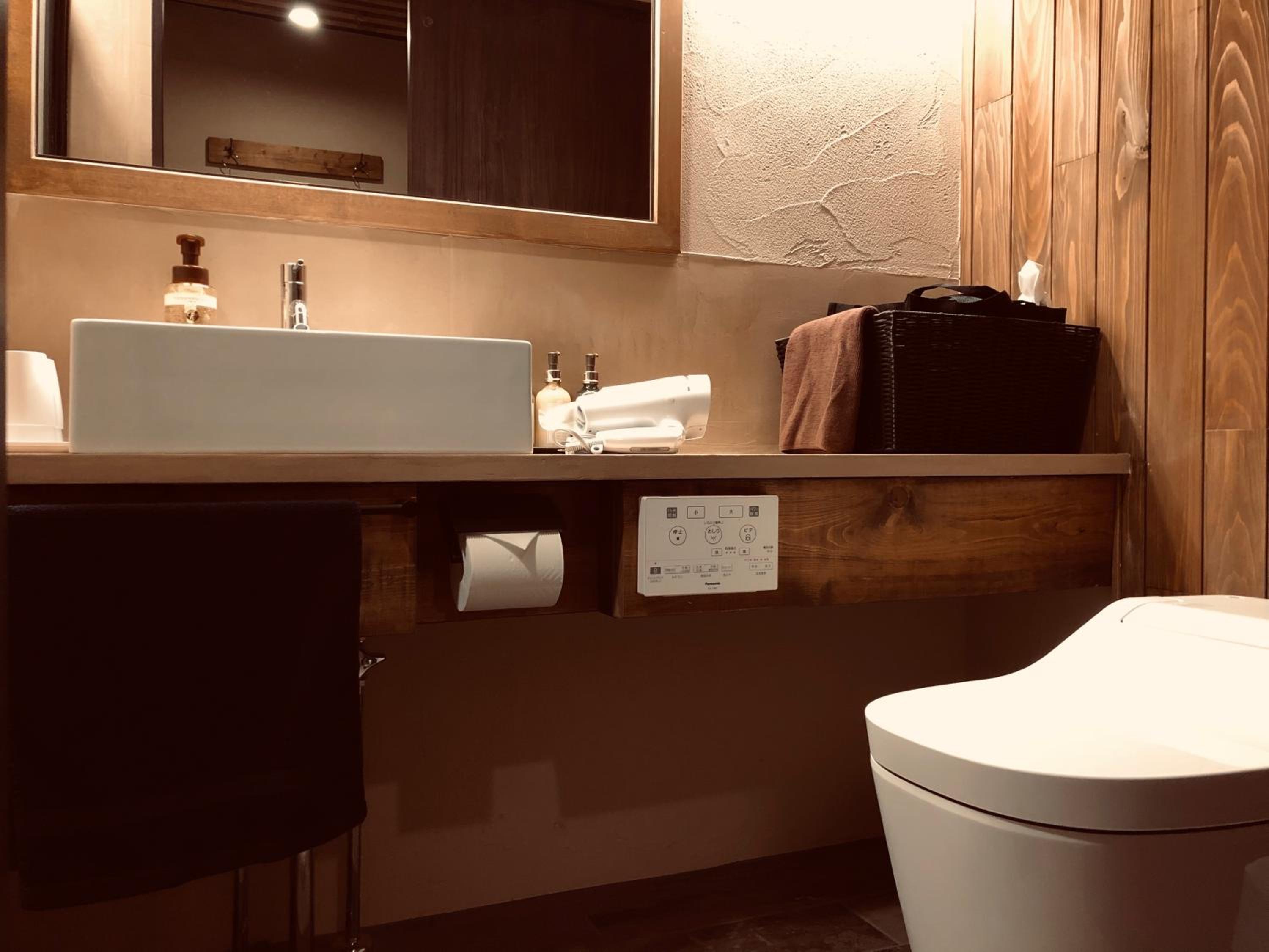Lake View Double Room with Private Bathroom - Photo 8