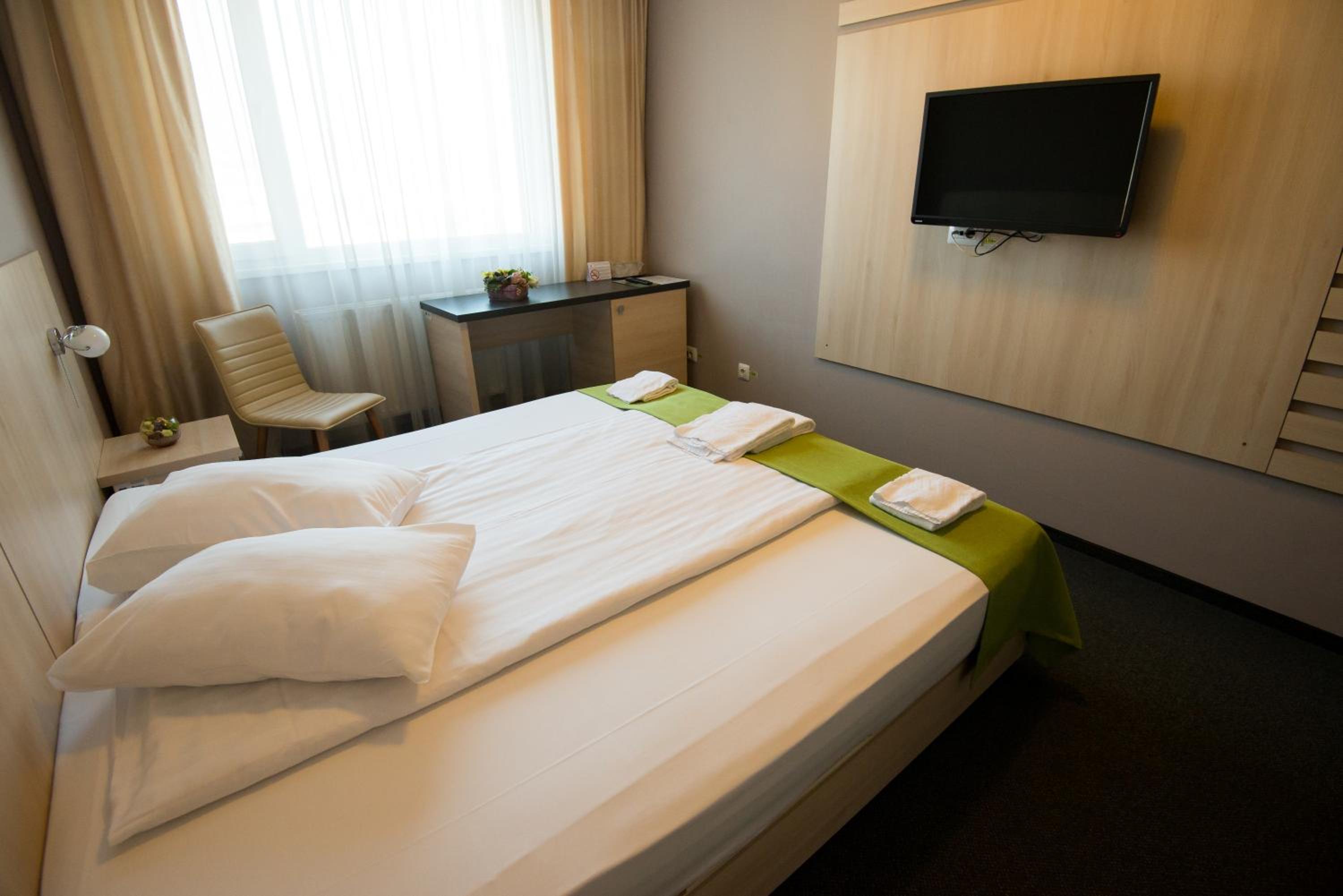 Double Room - Photo 2