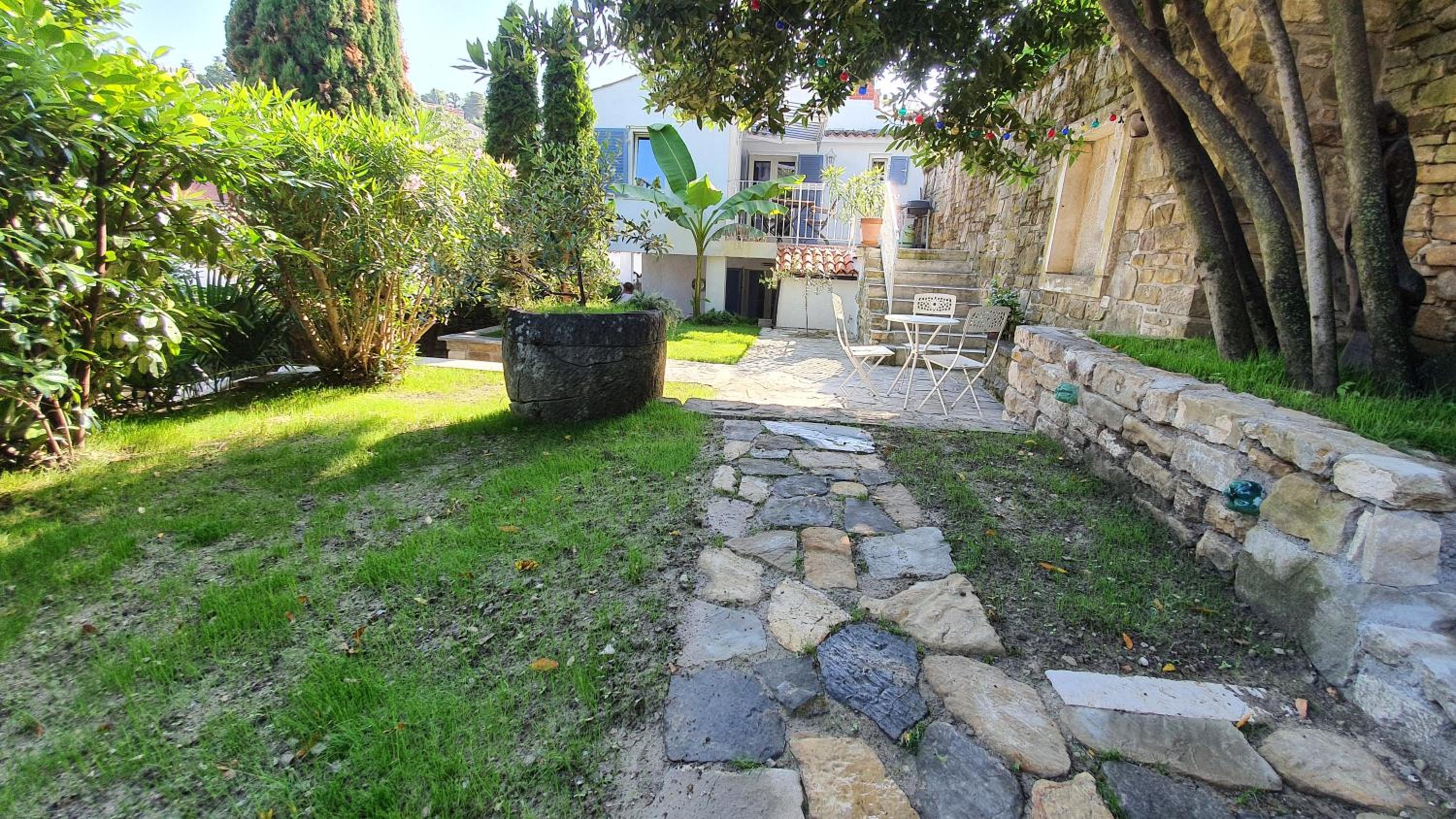 Apartment with Terrace - Photo 48