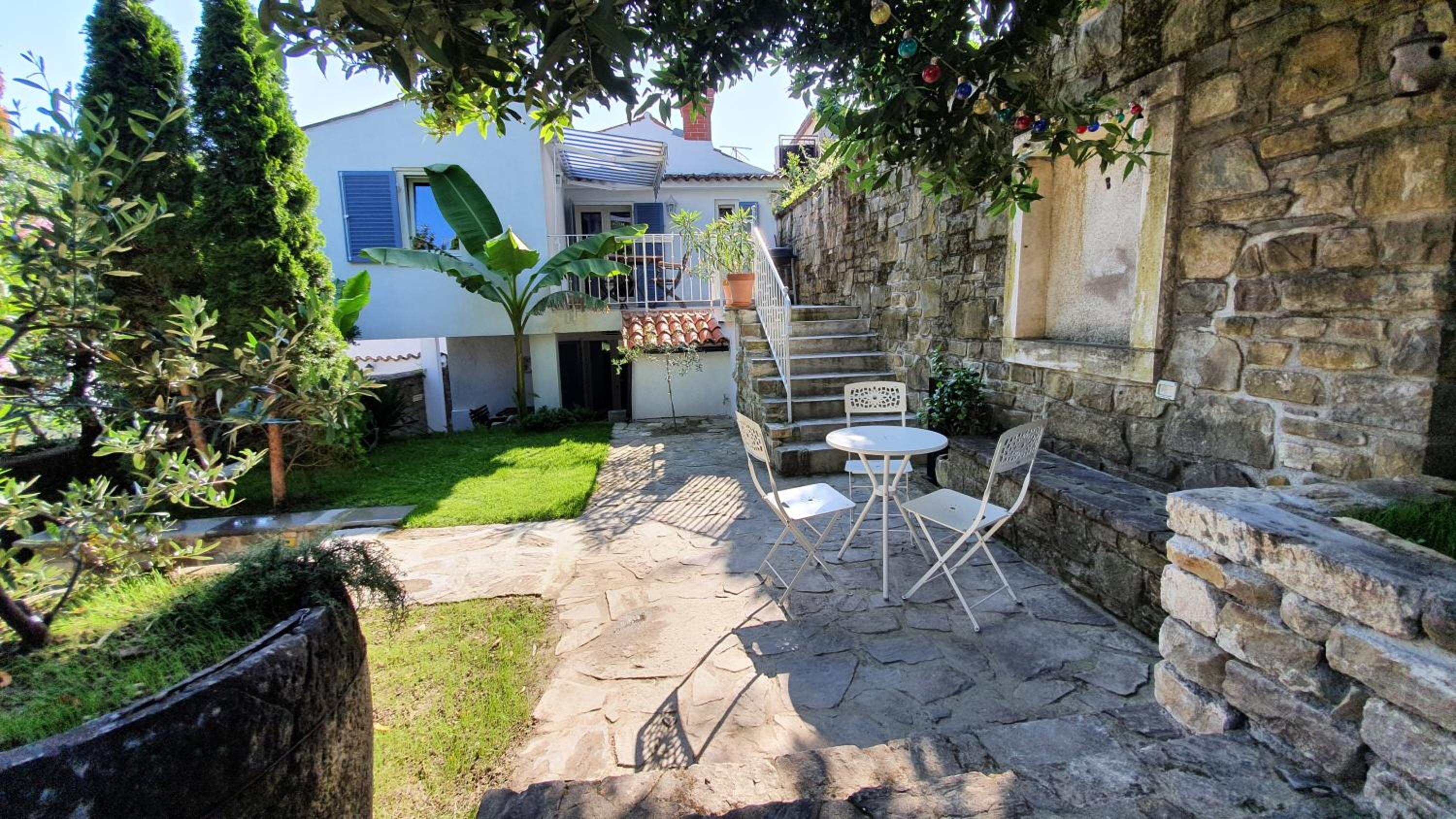 Apartment with Terrace - Photo 52