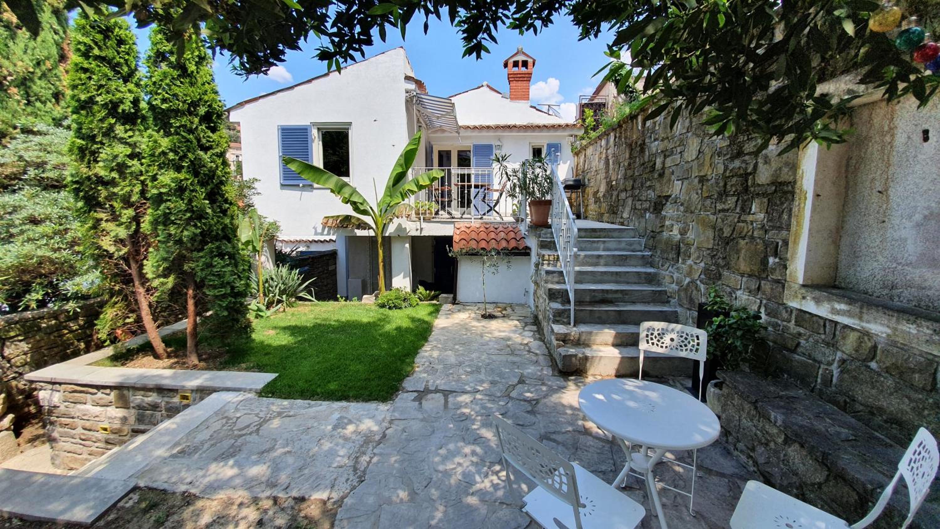 Apartment with Terrace - Photo 3