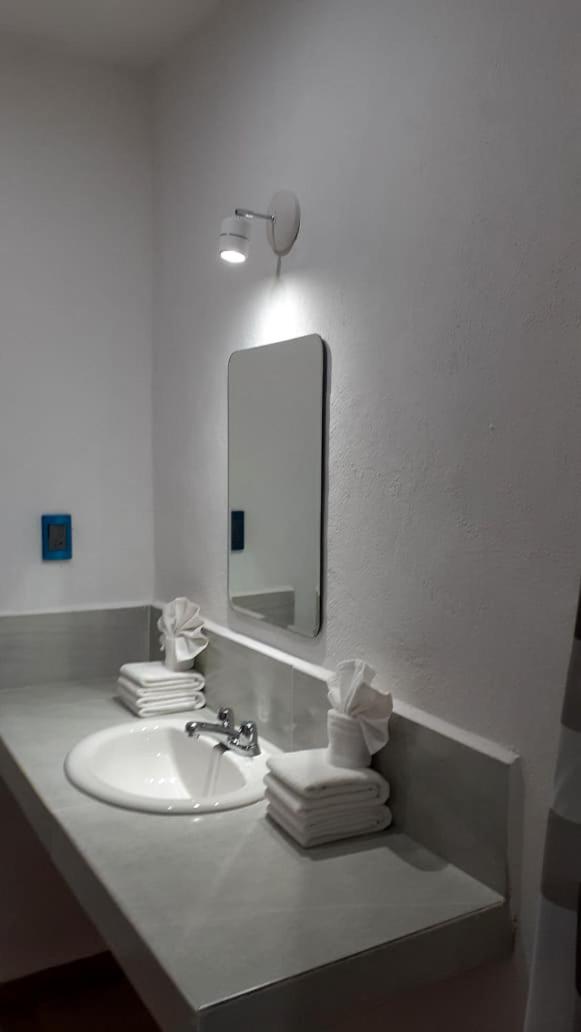 Double Room with Pool View - Photo 19