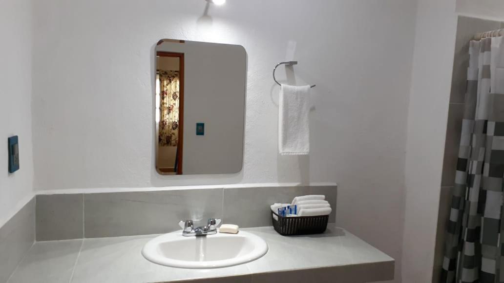 Double Room with Pool View - Photo 18