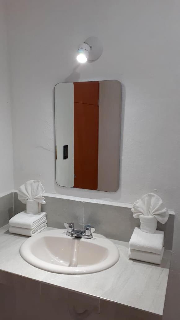 Twin Room with Private Bathroom - Photo 20