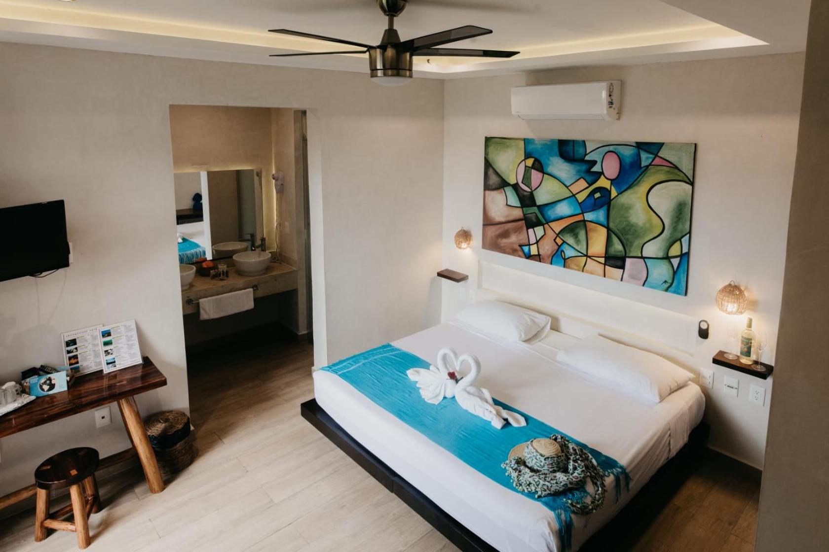 Deluxe Room (2 Adults + 1 Child) - Photo 1