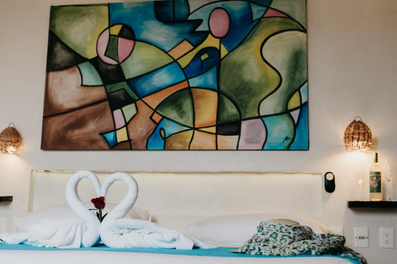 Deluxe Room (2 Adults + 1 Child) - Photo 14