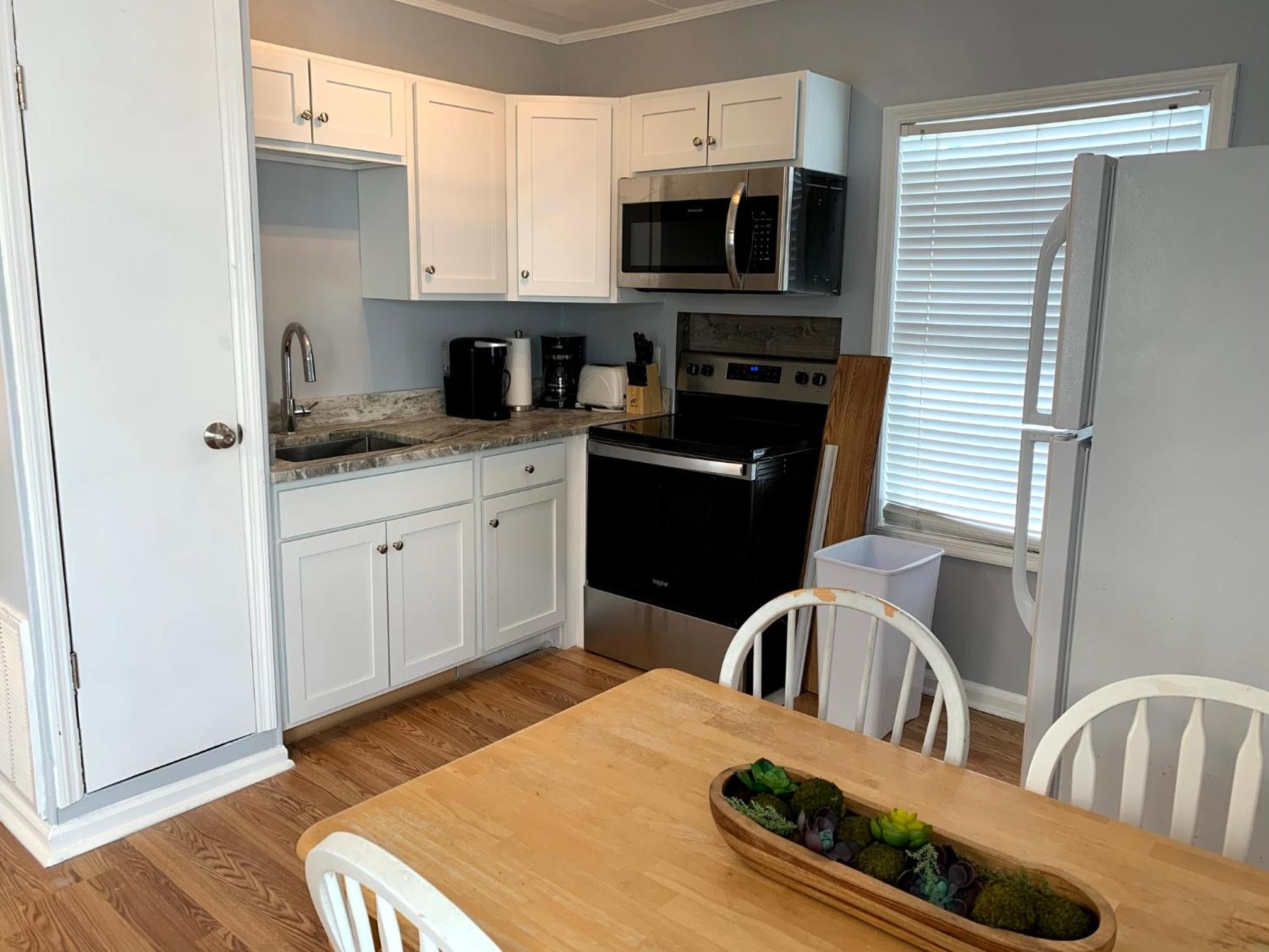 One-Bedroom House - Photo 2
