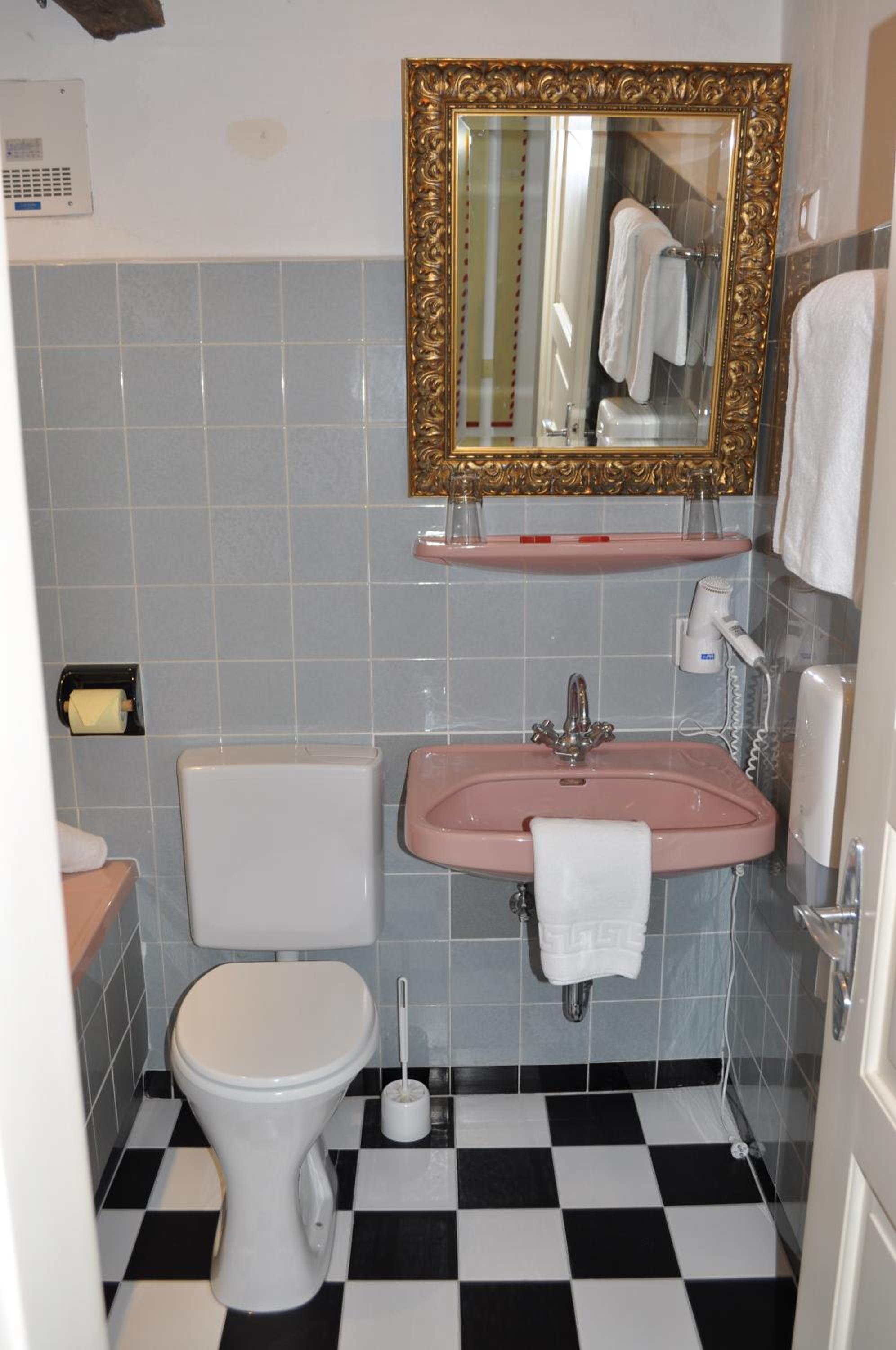 Double Room - Photo 14