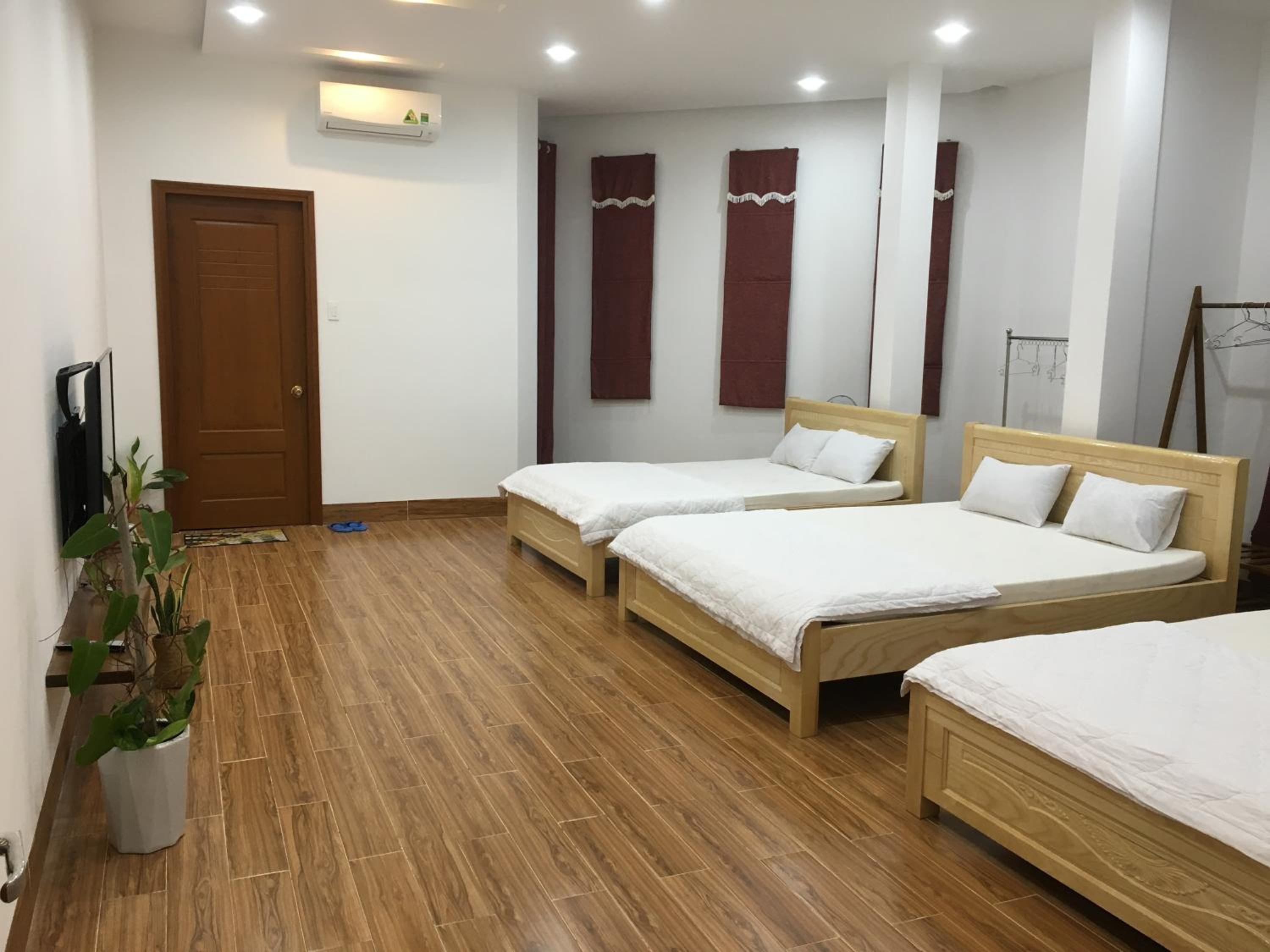 Family Room With Balcony photo 3