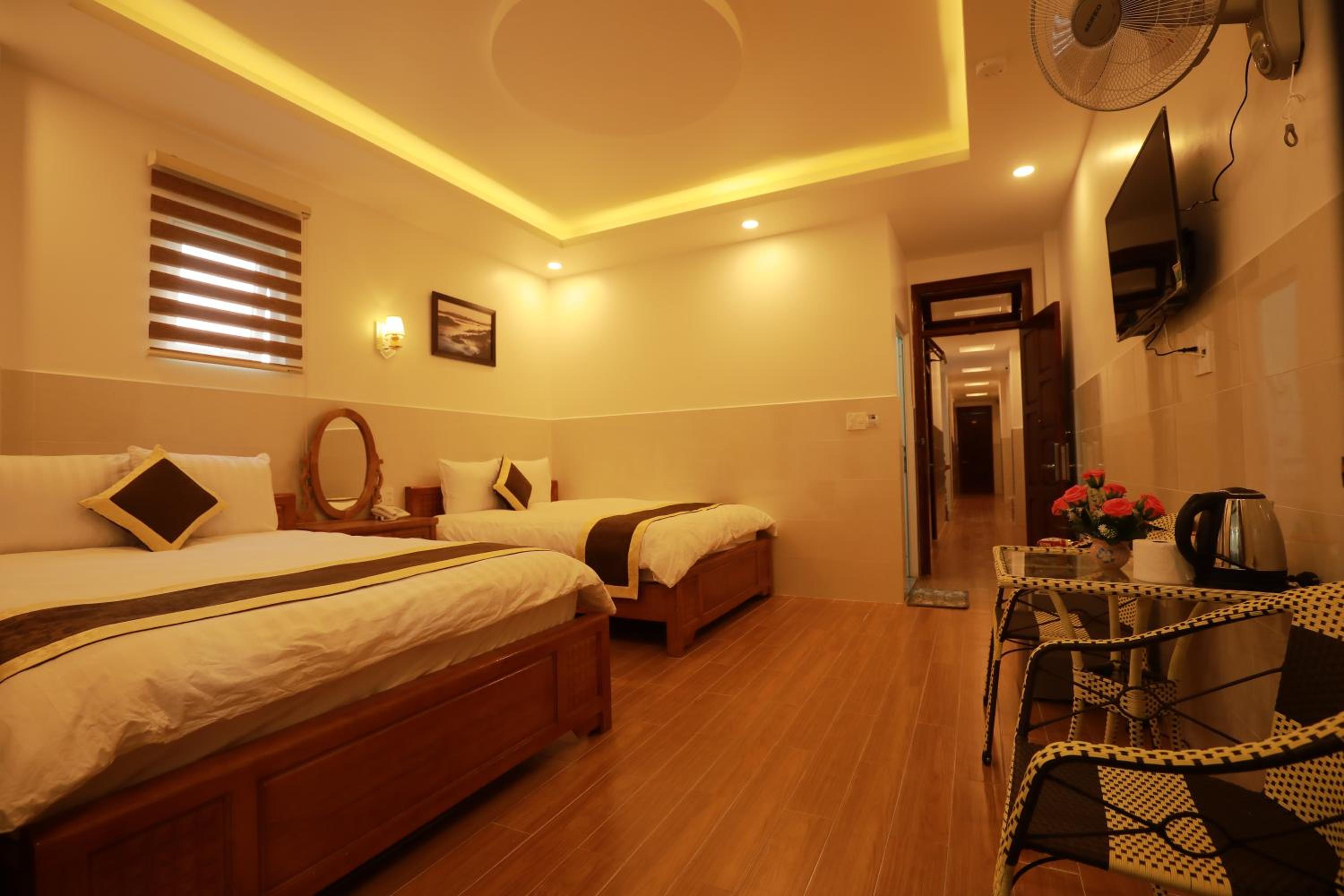Standard Queen Room with Two Queen Beds photo 1