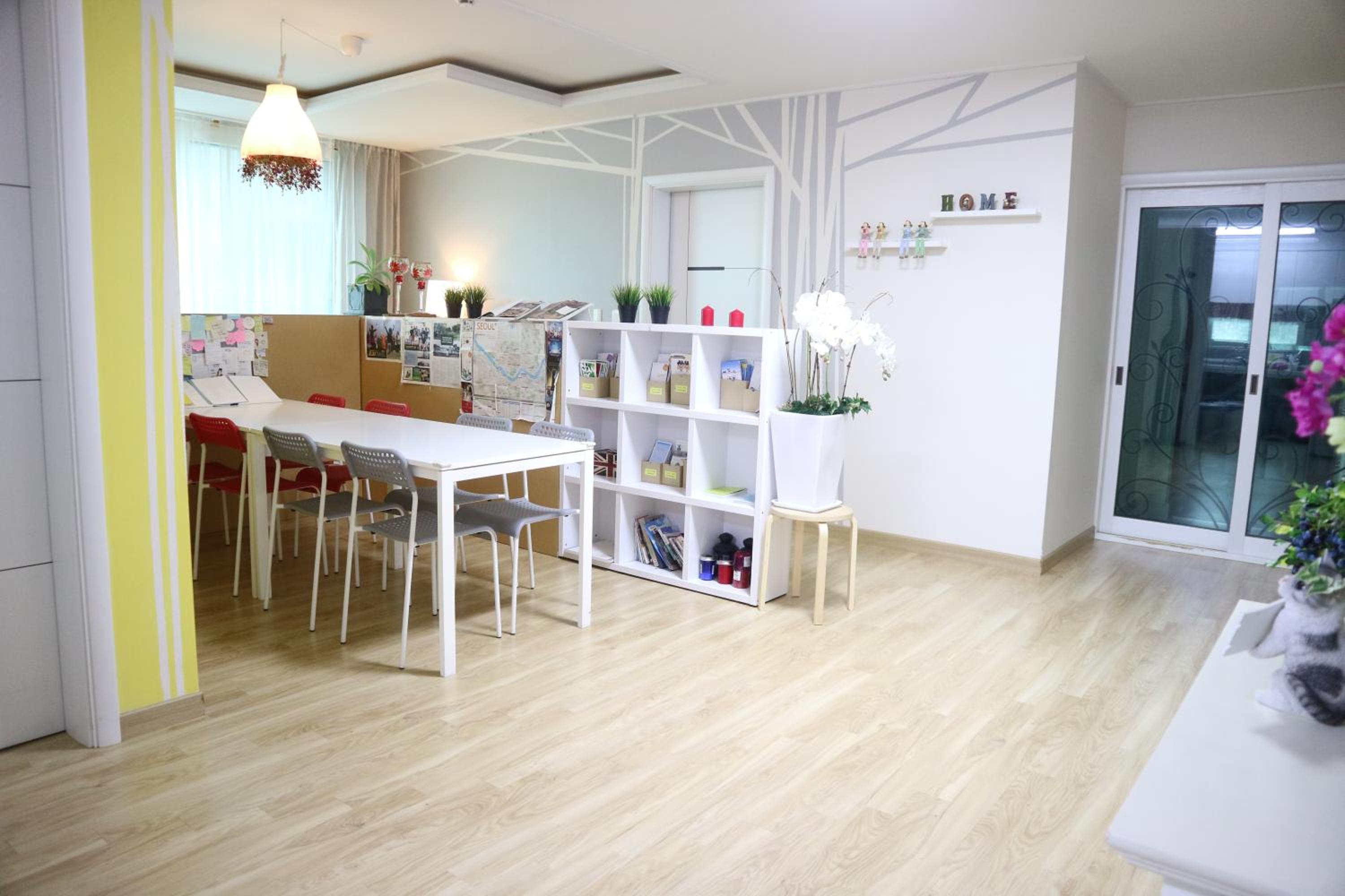 Double or Twin Room with Terrace - Photo 2