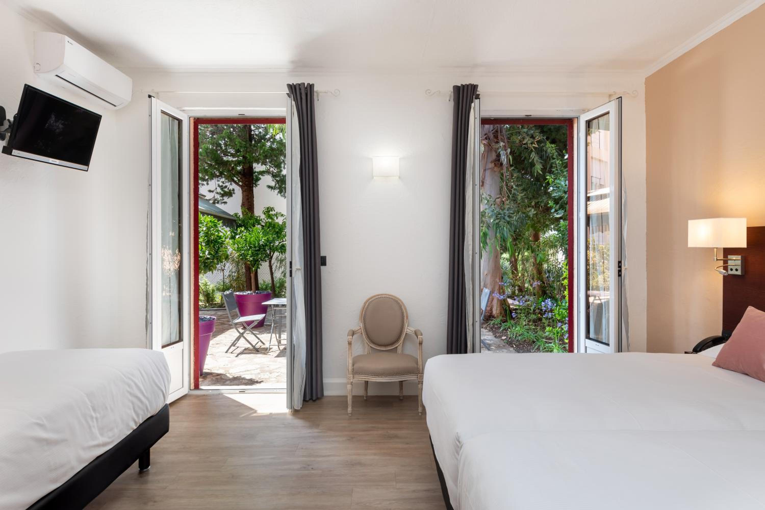 Deluxe Triple Room - Photo 8