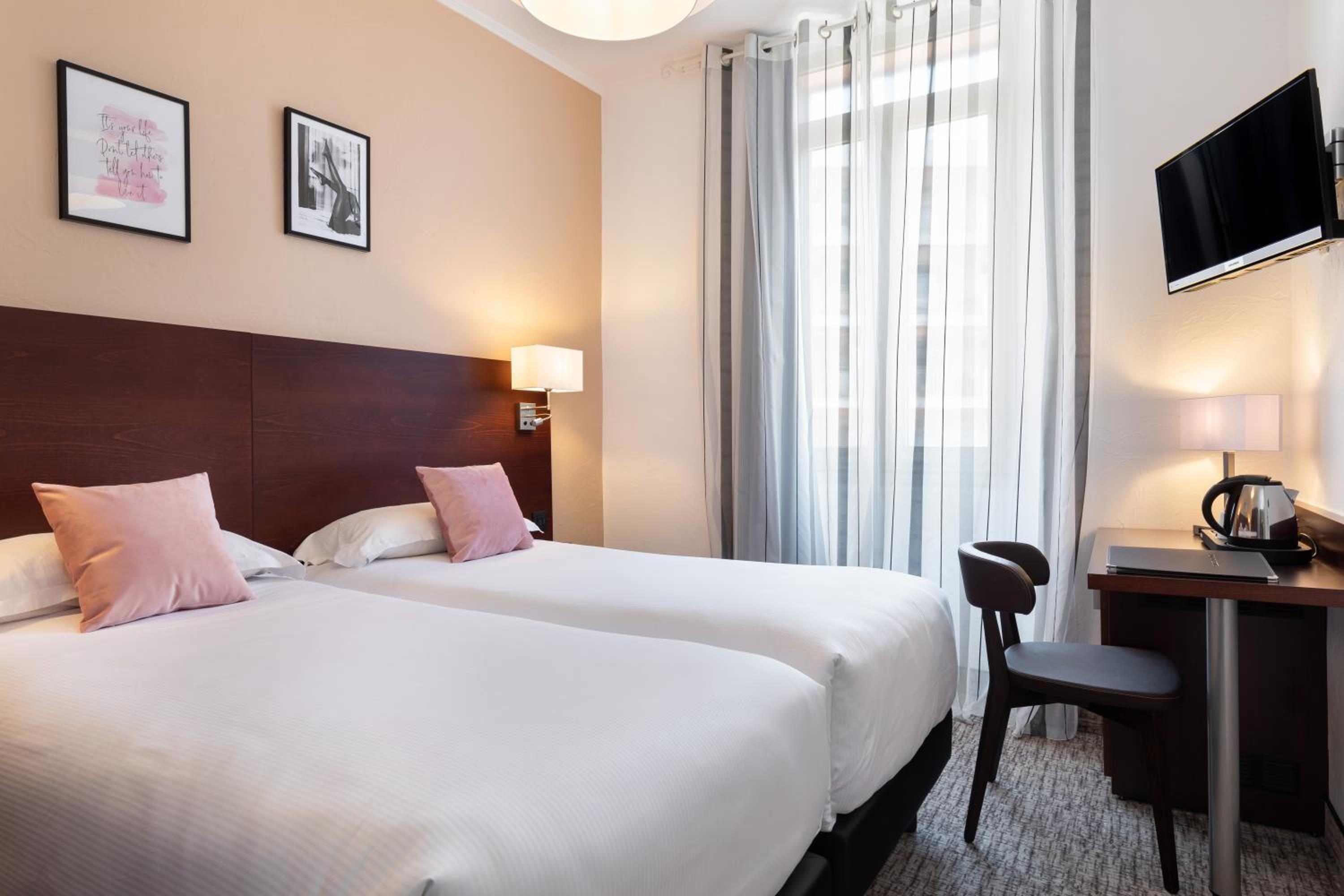 Standard Double Room - Photo 1