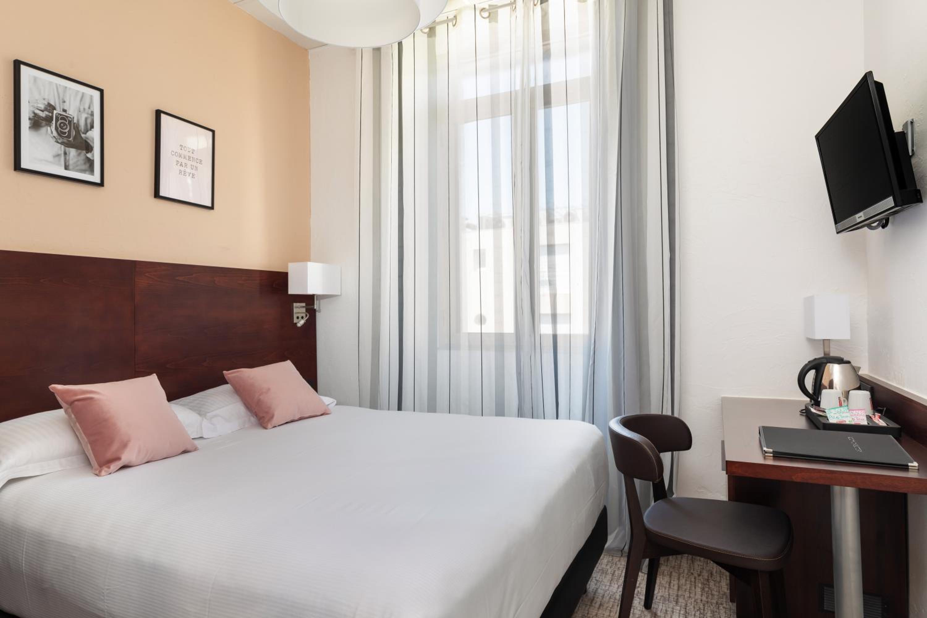 Standard Double Room - Photo 6
