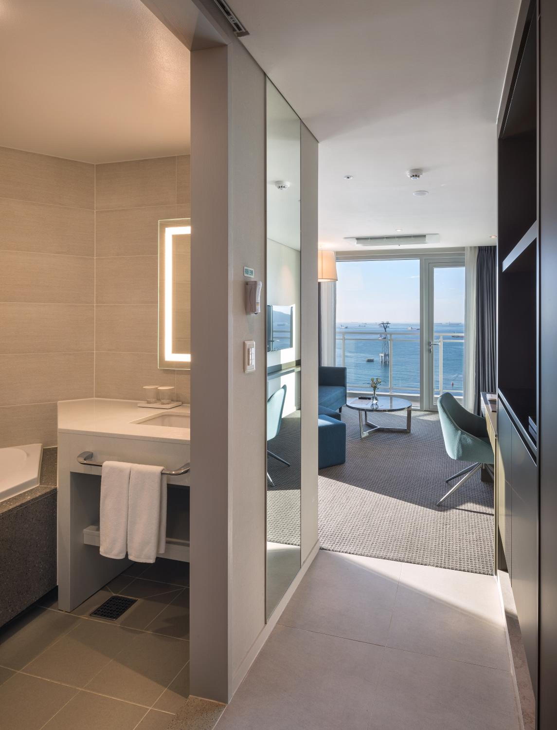 Junior Suite with Ocean View and Terrace - Photo 4
