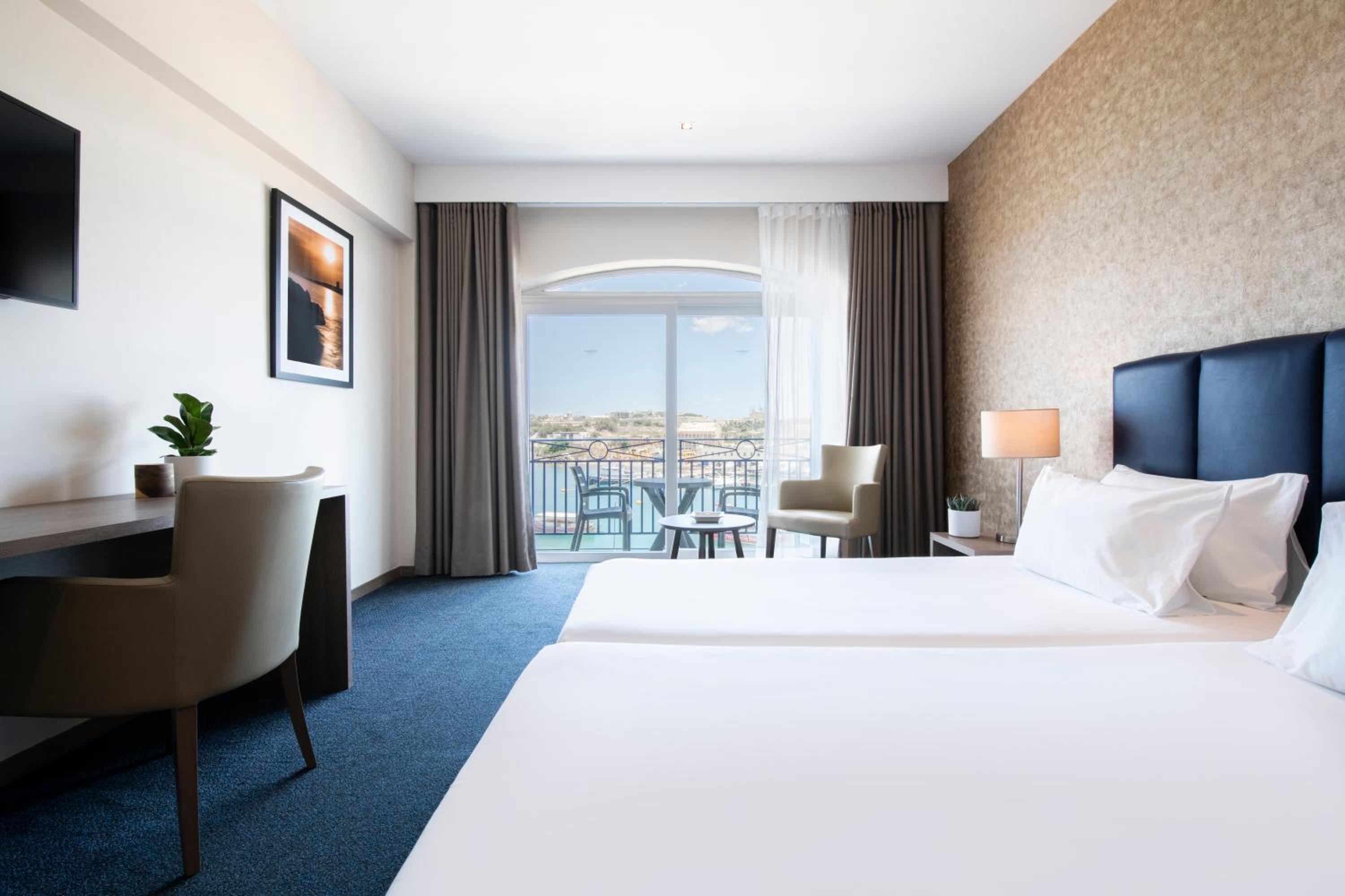 Superior Double or Twin Room with Sea View - Photo 1