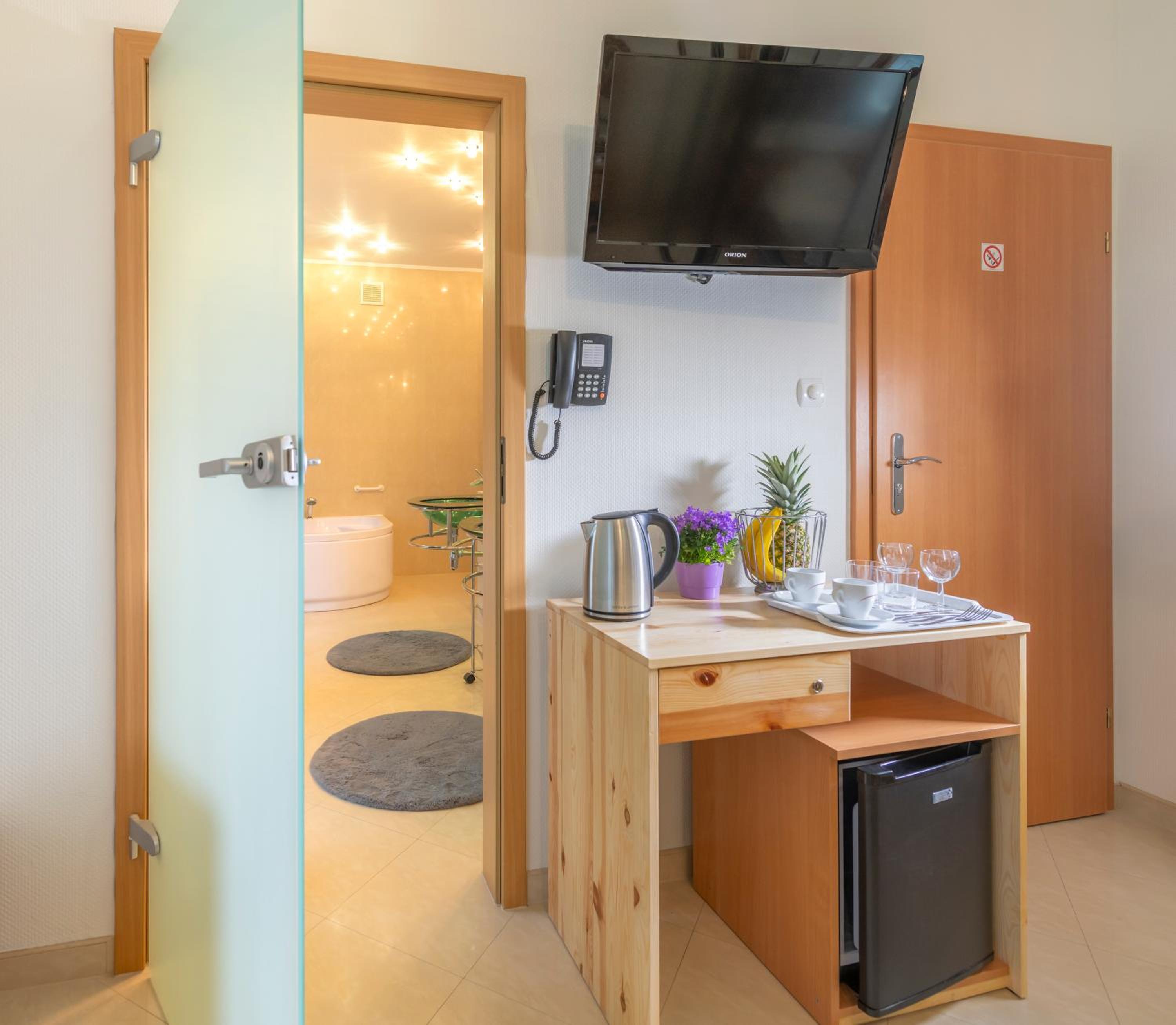 Deluxe Double Room with Bath photo 3