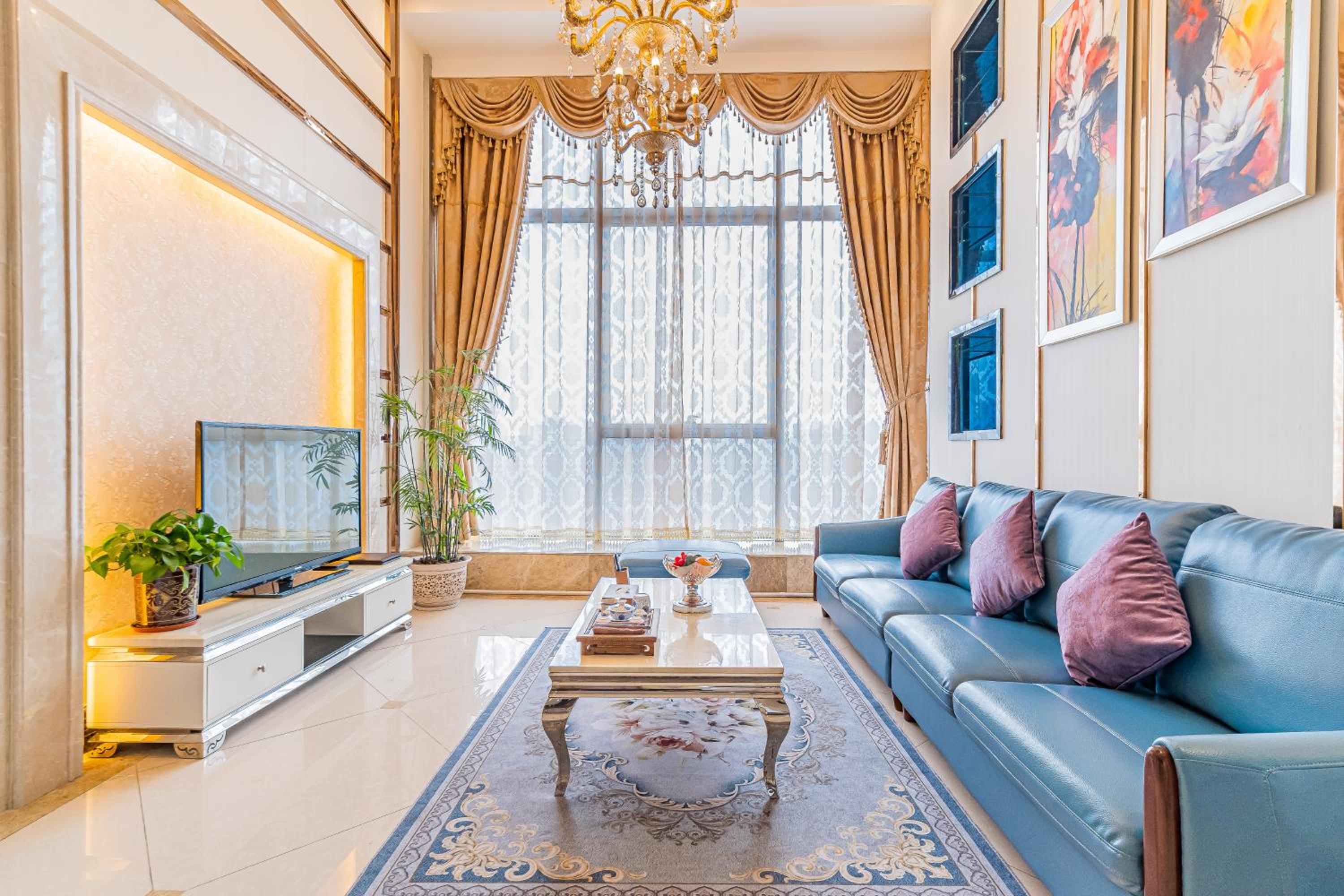 Duplex Deluxe Three Bedroom Apartment (three bedroom and one bathroom)  photo 2