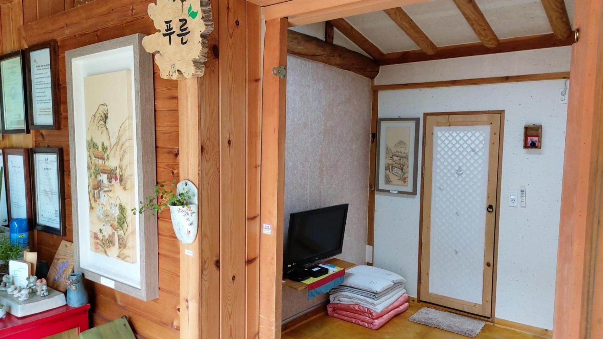 Family Room with Private Bathroom photo 1