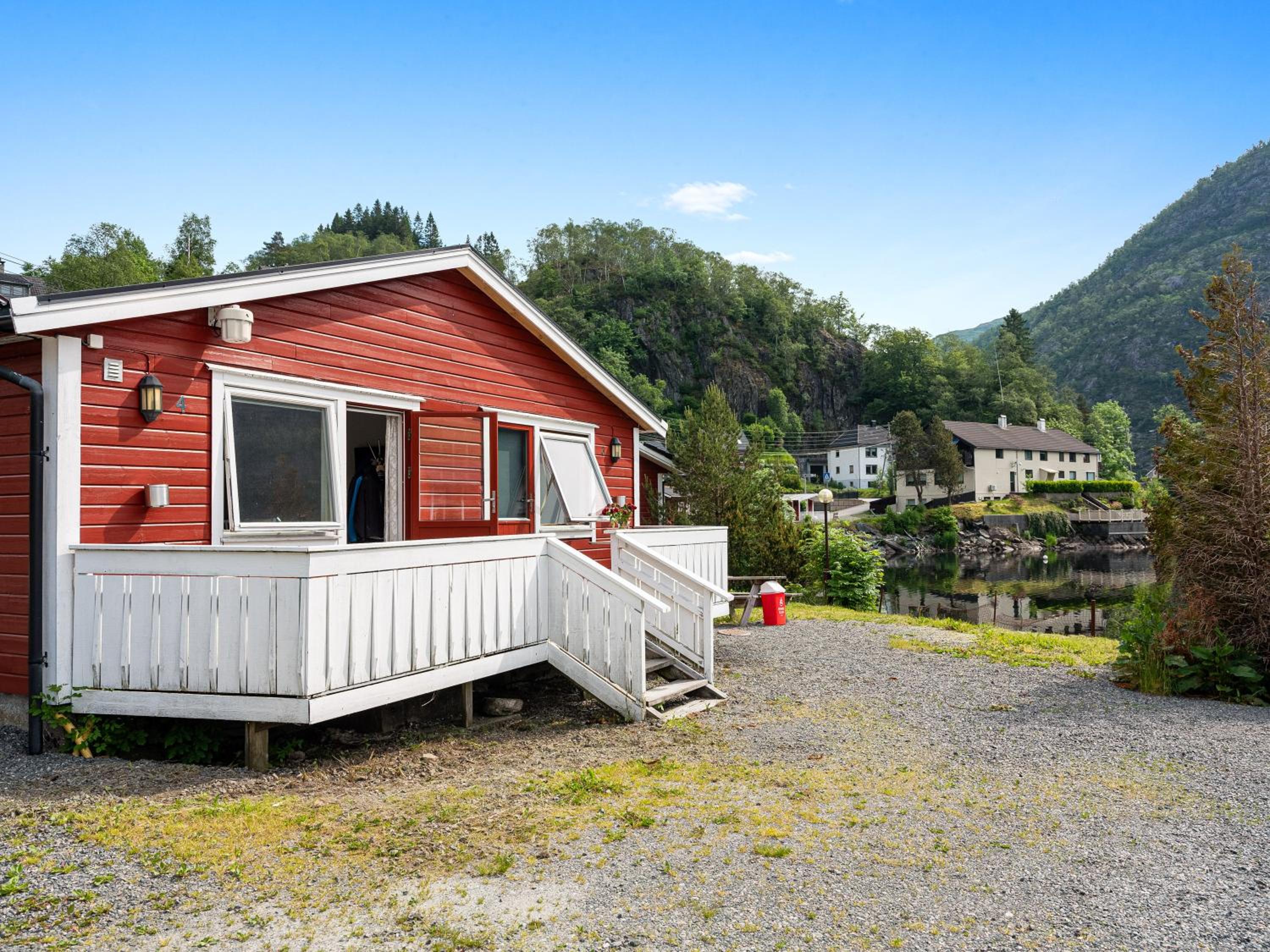 One-Bedroom House - Photo 2
