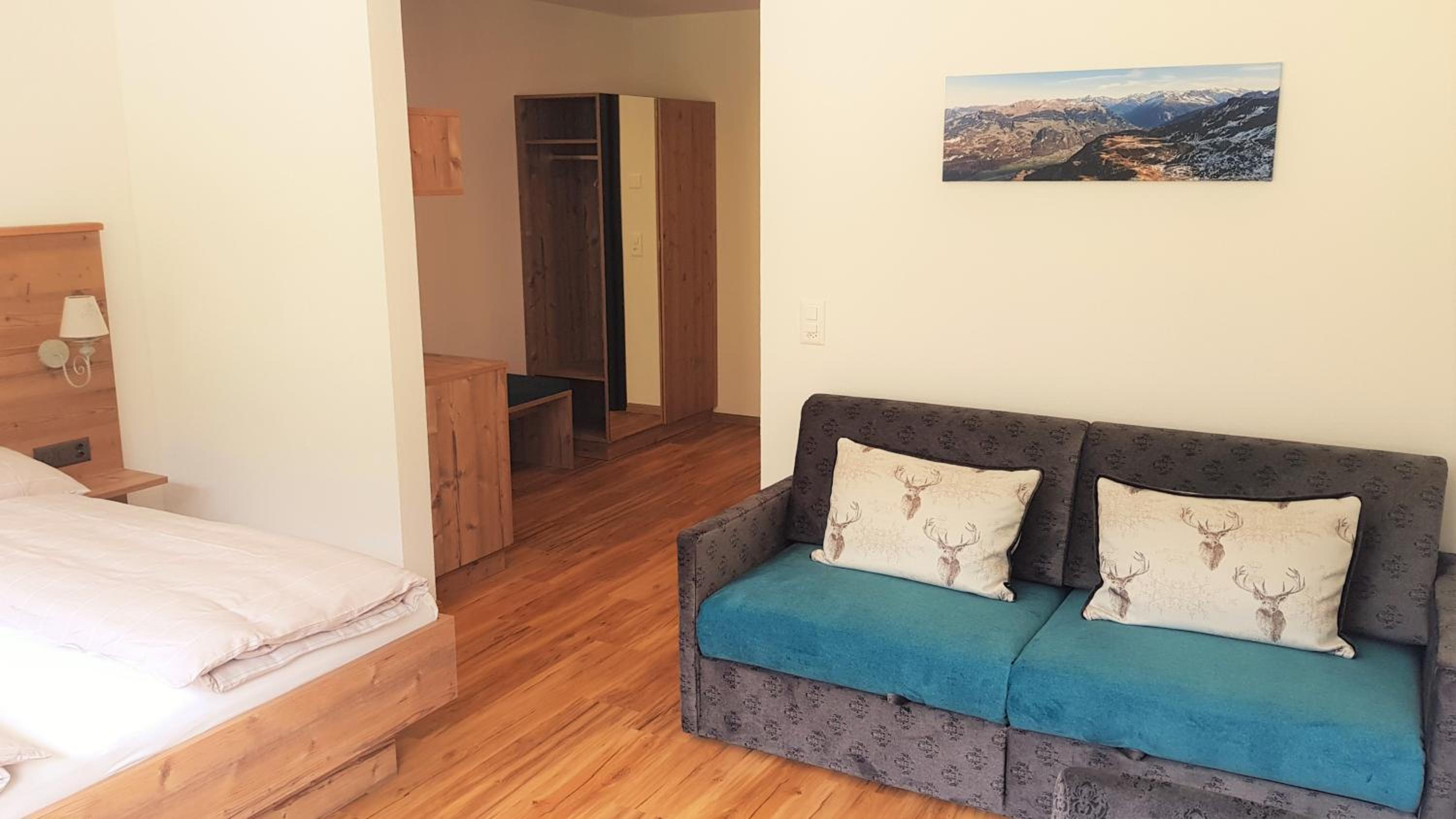 Family Room with Mountain View photo 2