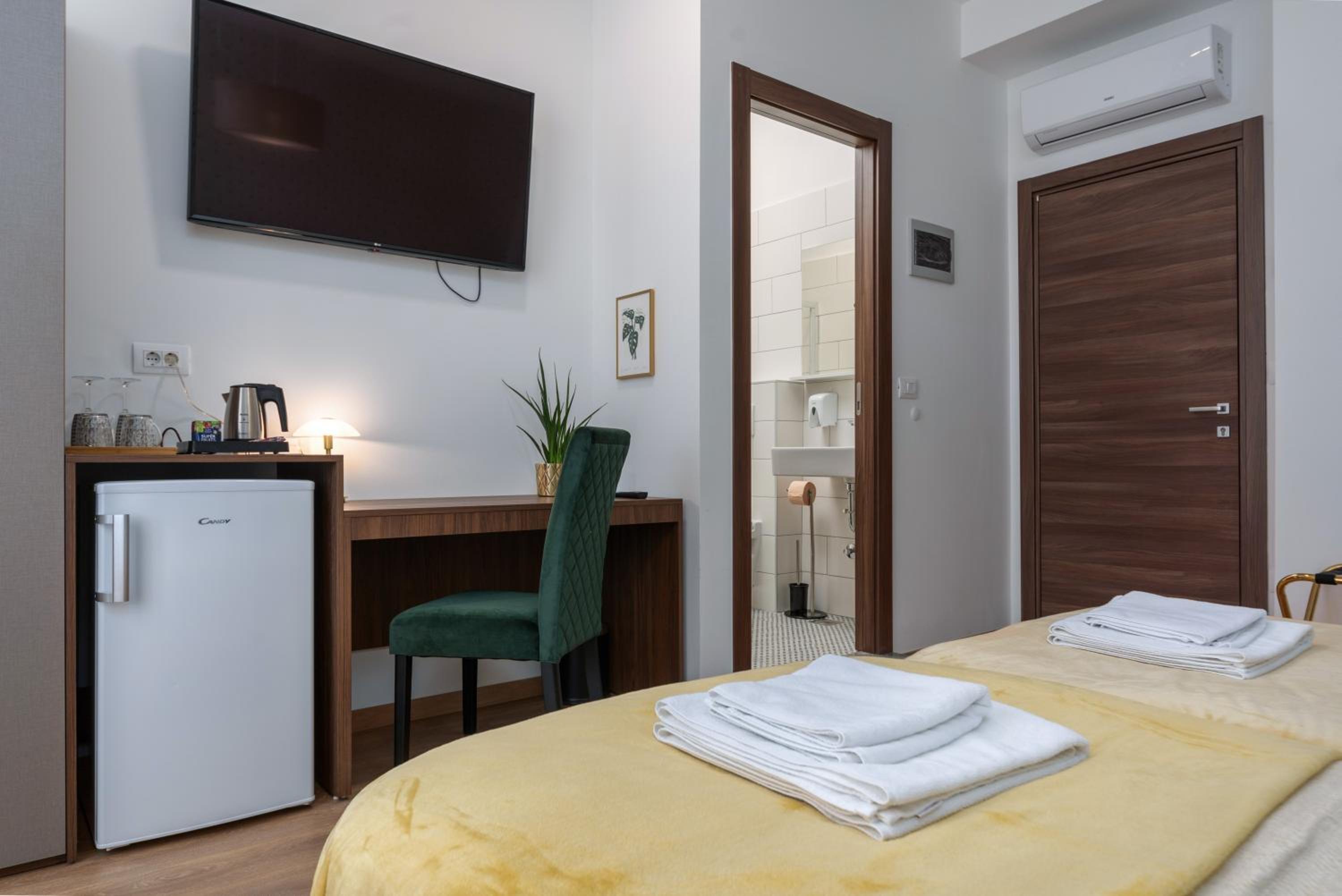 Deluxe Double or Twin Room - Photo 3