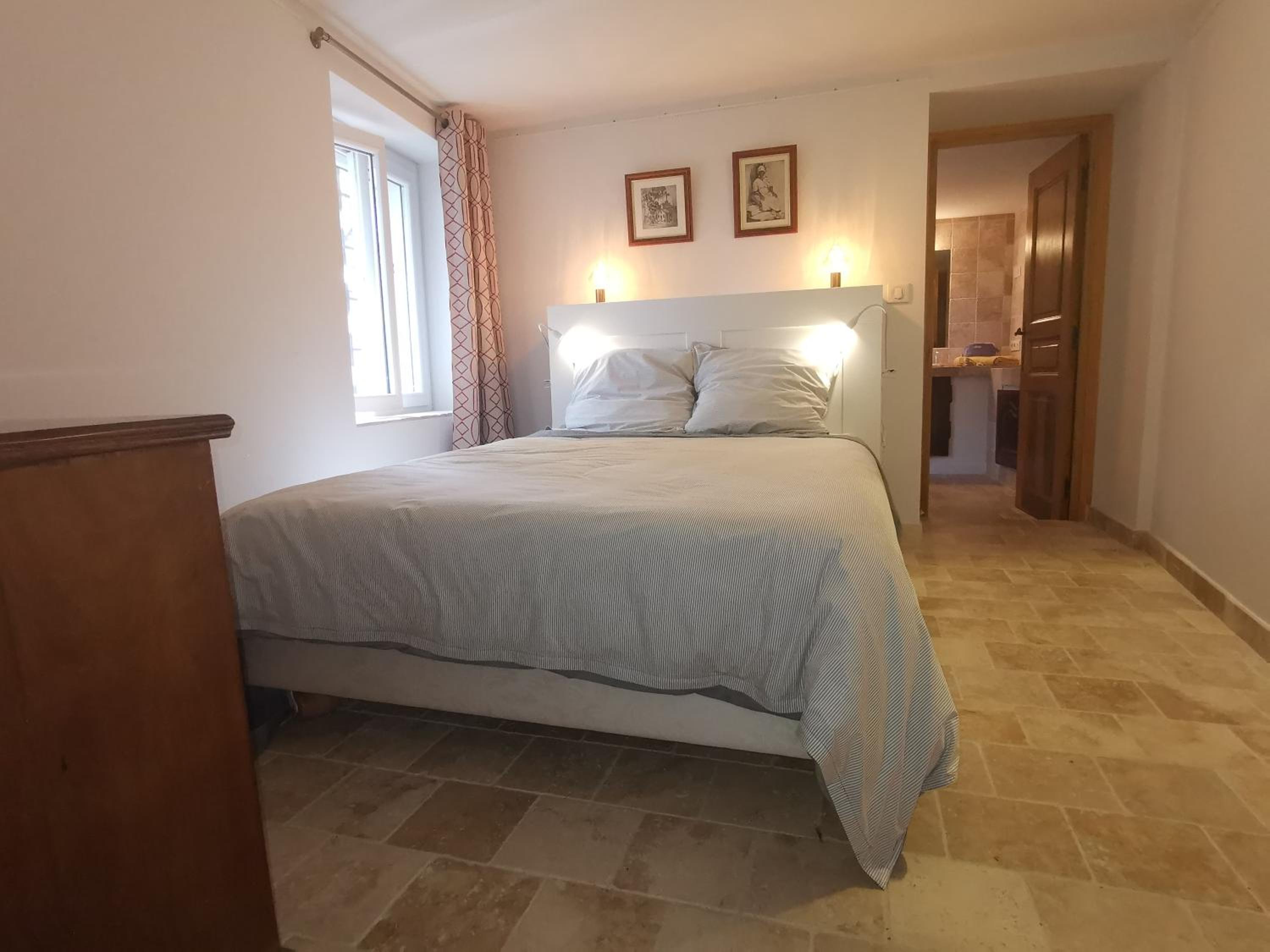 Deluxe Double Room with Bath photo 2